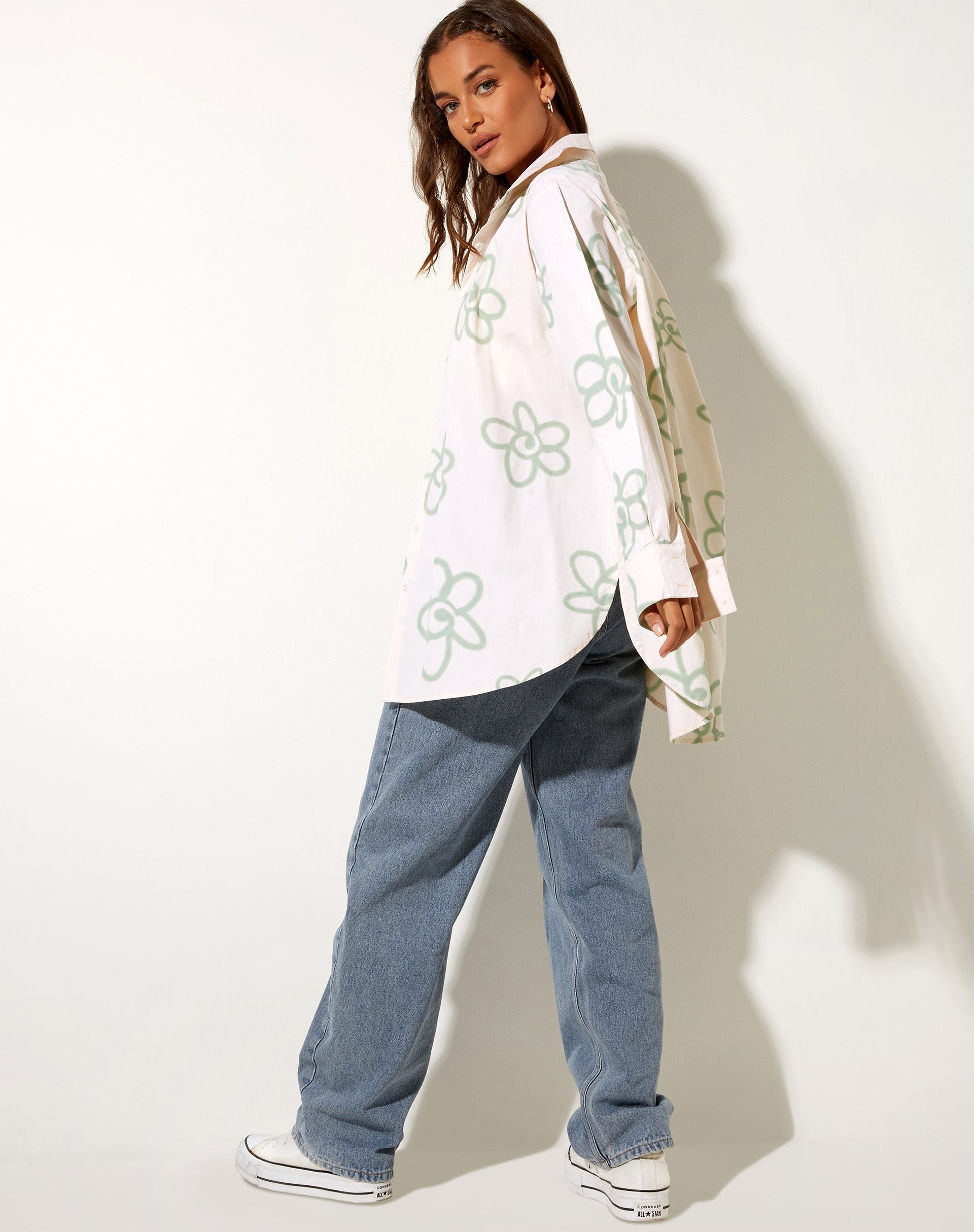 Immagine della camicia Gana in bianco Graffiti Flower
