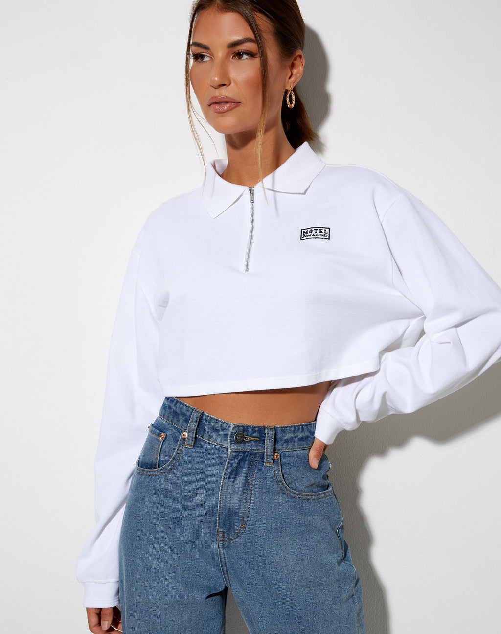 Gandi Crop Top in bianco con etichetta Motel Work Clothing