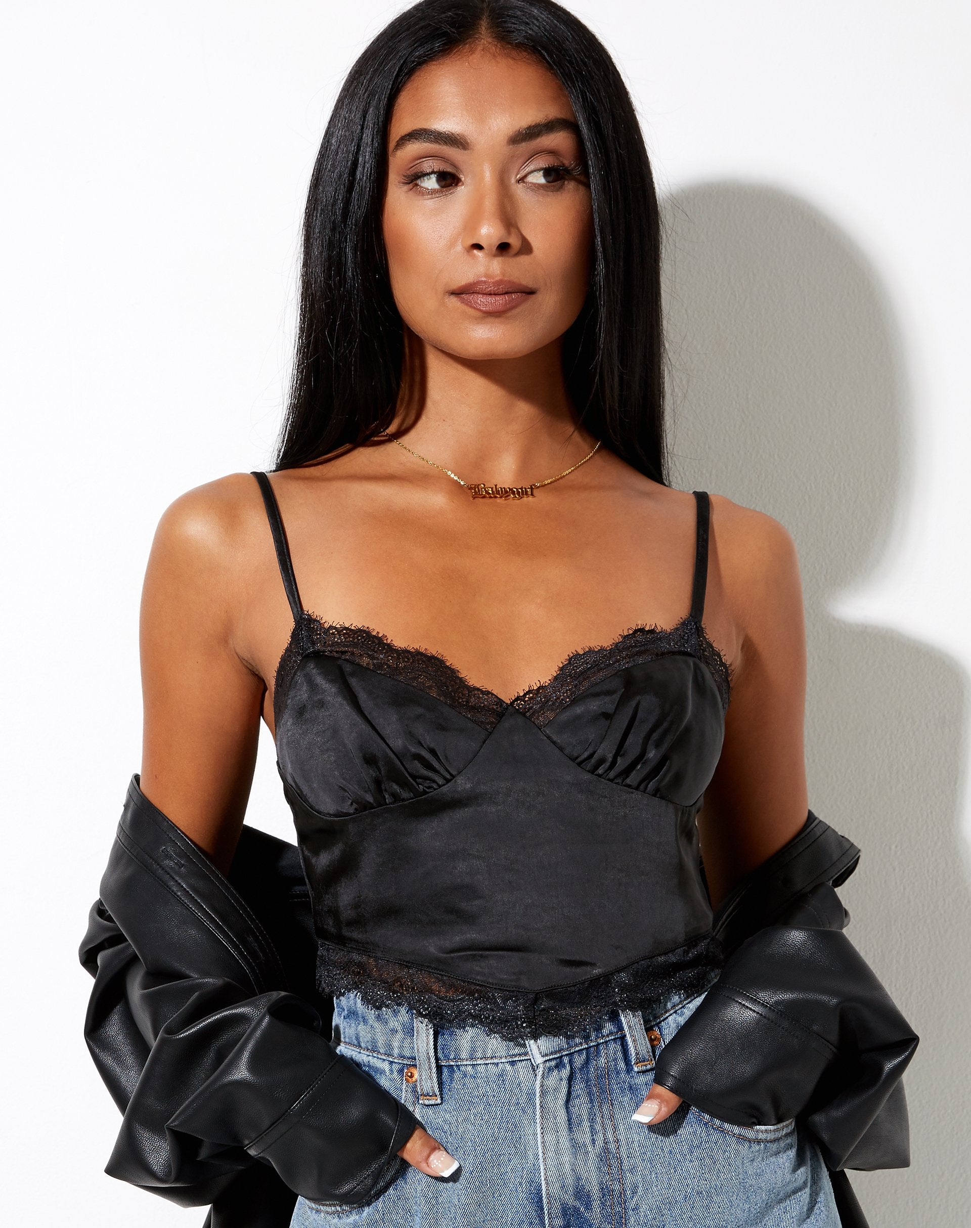 Immagine di Gemlou Cami Top in Satin Nero