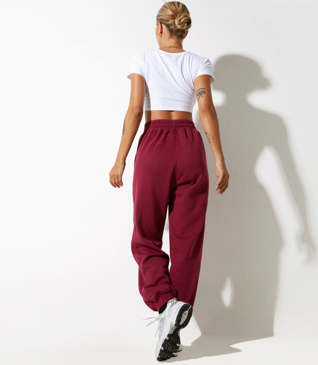 Roider Jogger in borgogna con ricamo "Winning Team".