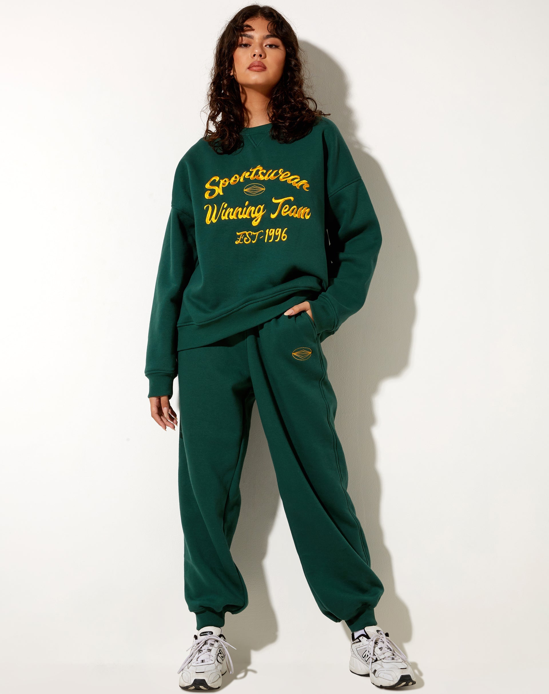 Immagine della felpa Glan in verde bosco con stampa Winning Team Mix