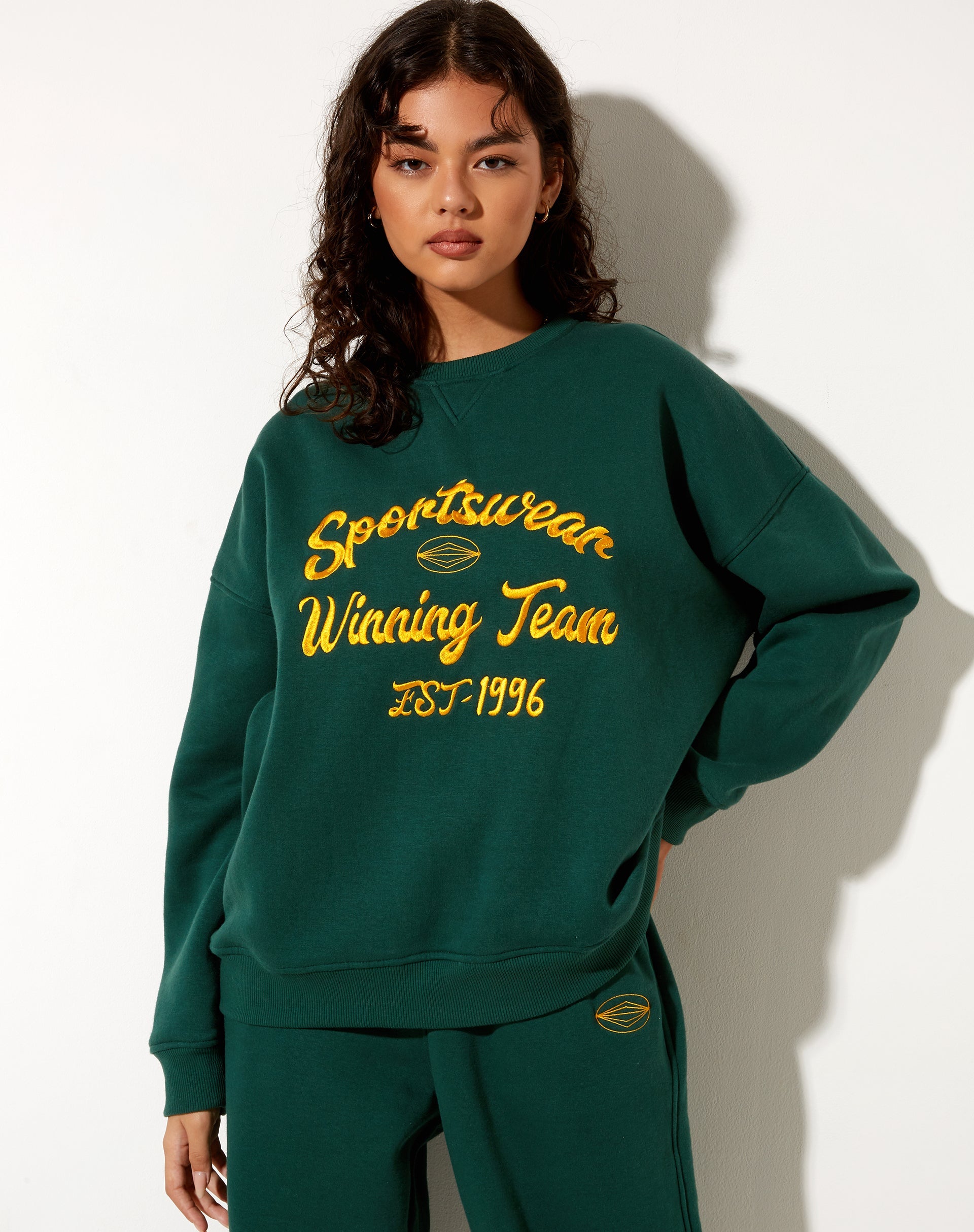 Immagine della felpa Glan in verde bosco con stampa Winning Team Mix