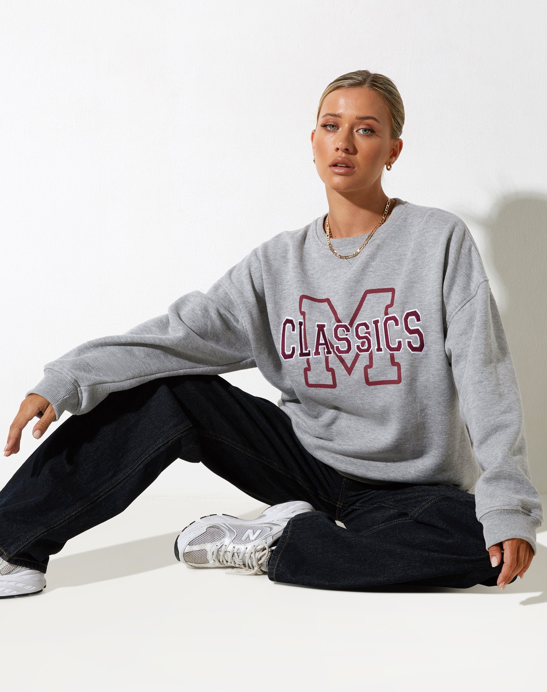 immagine della felpa Glan in marna grigia con stampa "M Classics".
