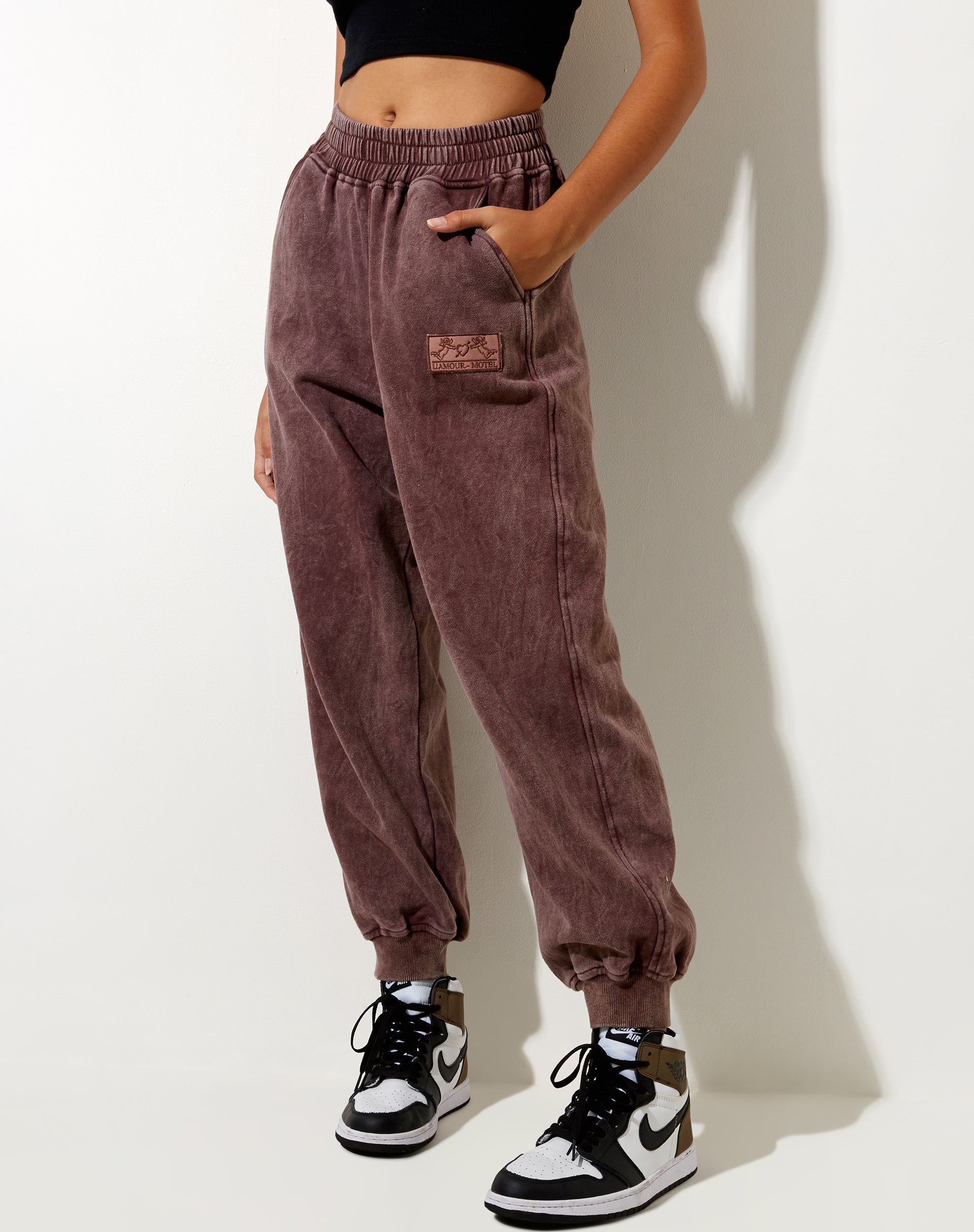 Immagine di Roider Jogger in Brown Wash LAmour Motel Label Embro