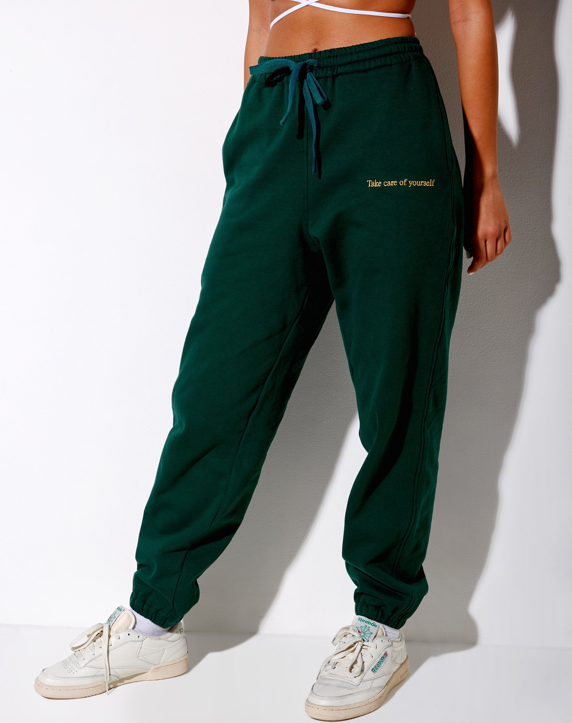 Immagine di Basta Jogger in verde bottiglia con ricamo Take Care Of Yourself