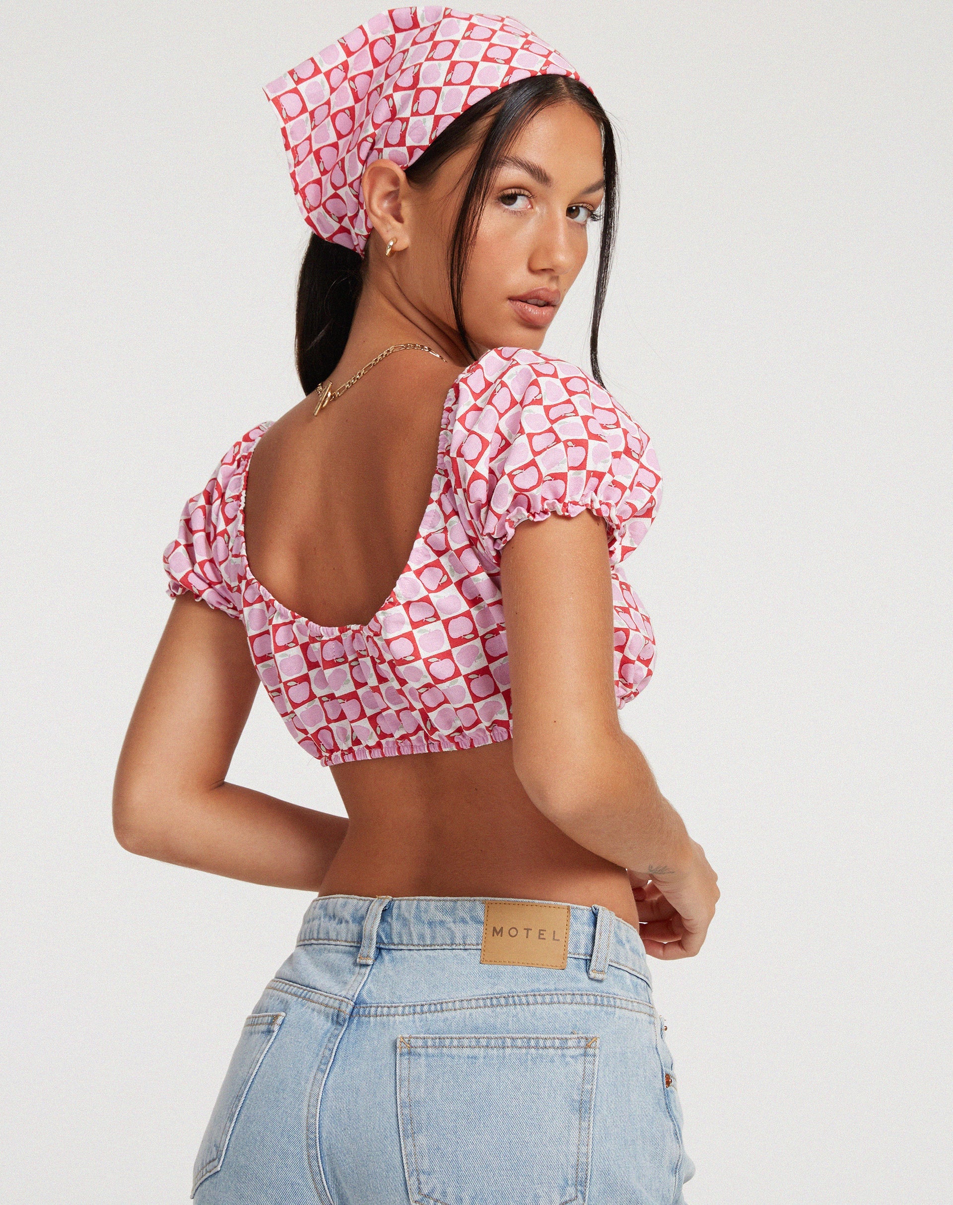 immagine di Haenji Crop Top in Apple Check Blush Red