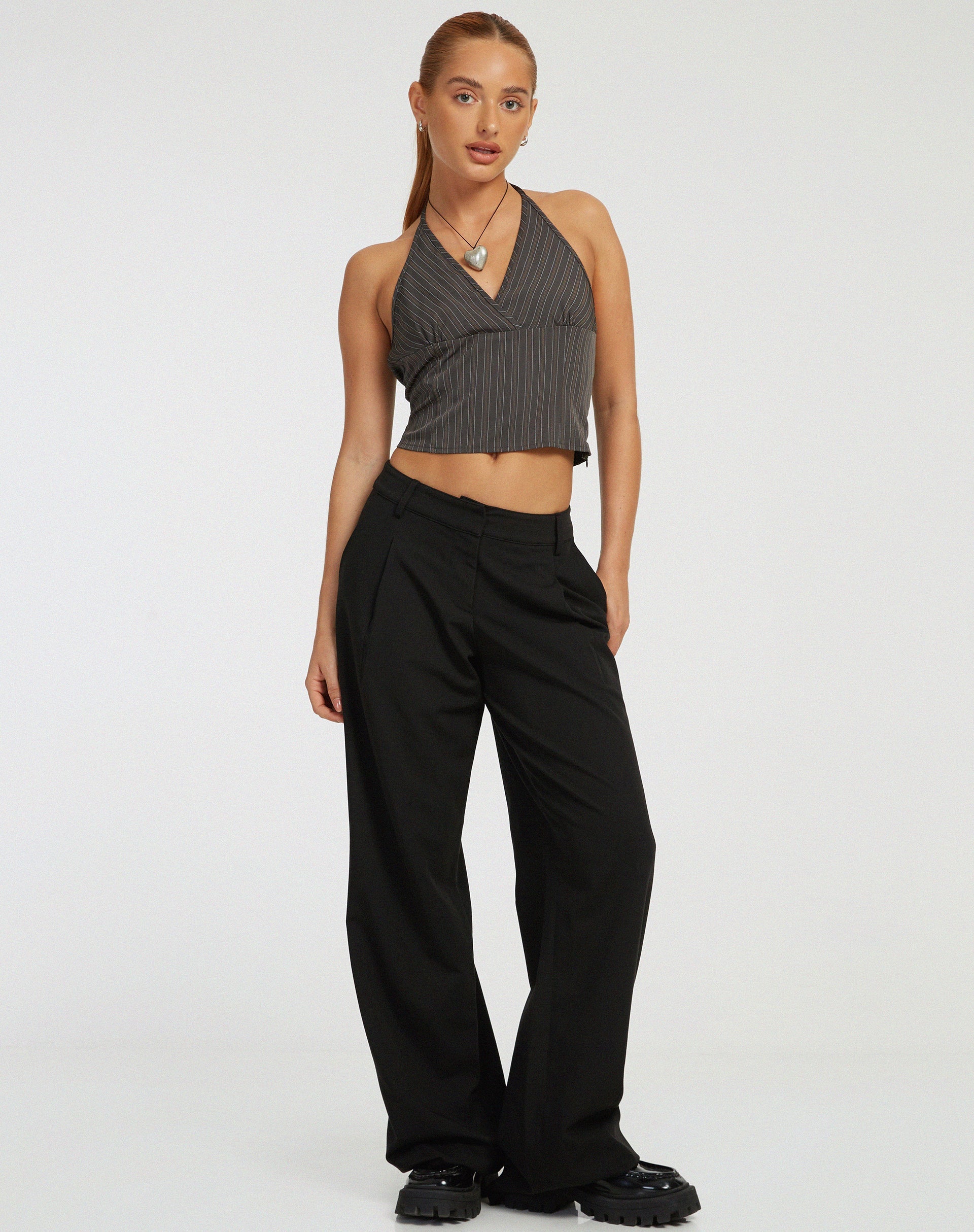 immagine di Hajra Halter Top a righe grigie
