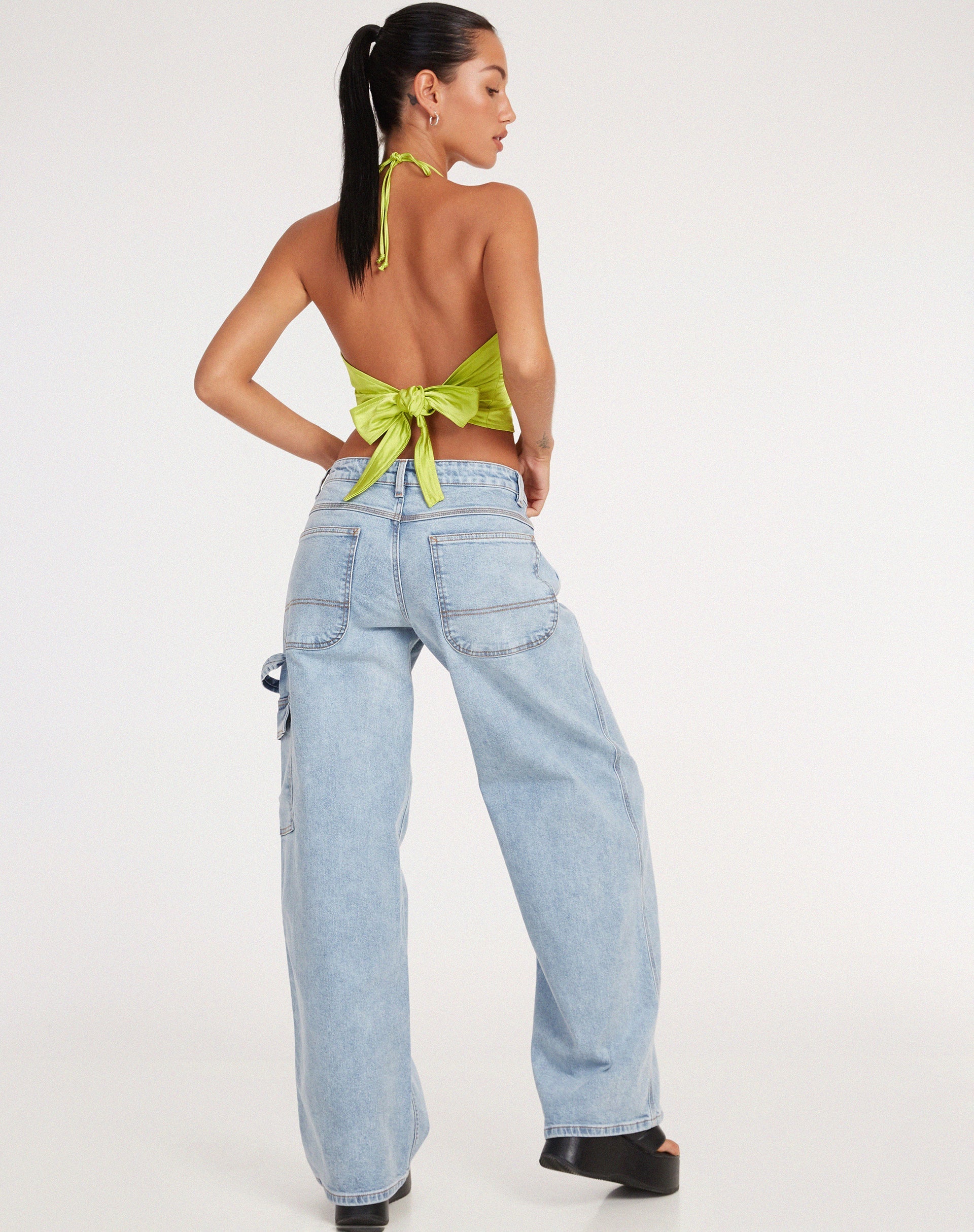 immagine di Haltri Crop Top in satin verde lime