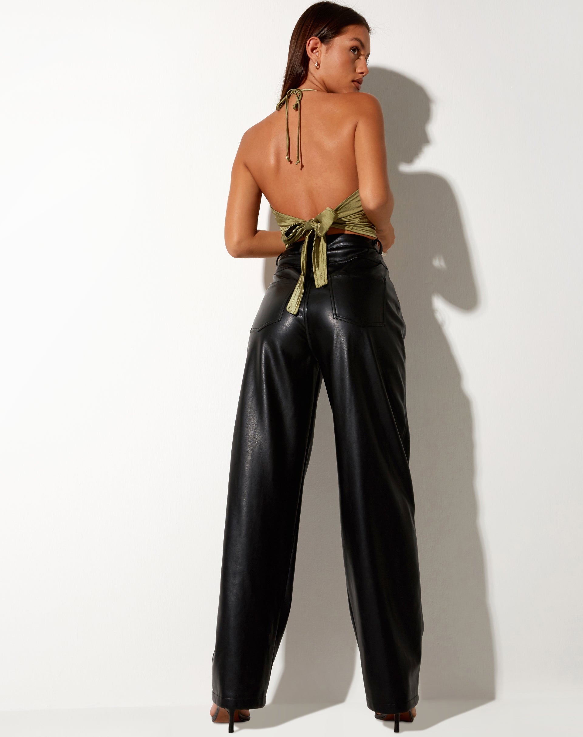 Immagine di Haltri Crop Top in Satin Olive