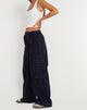 immagine del pantalone Hansa in navy con cucitura bianca superiore