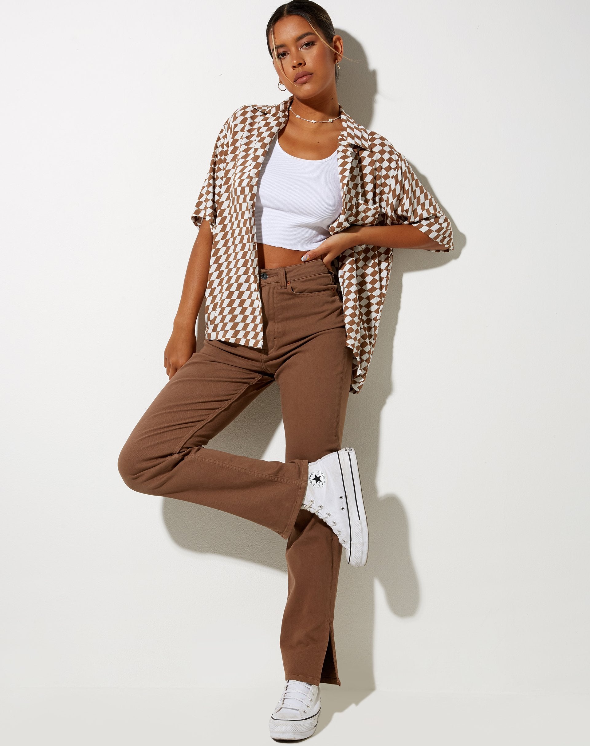 Immagine della camicia hawaiana a scacchiera diagonale Tan e avorio