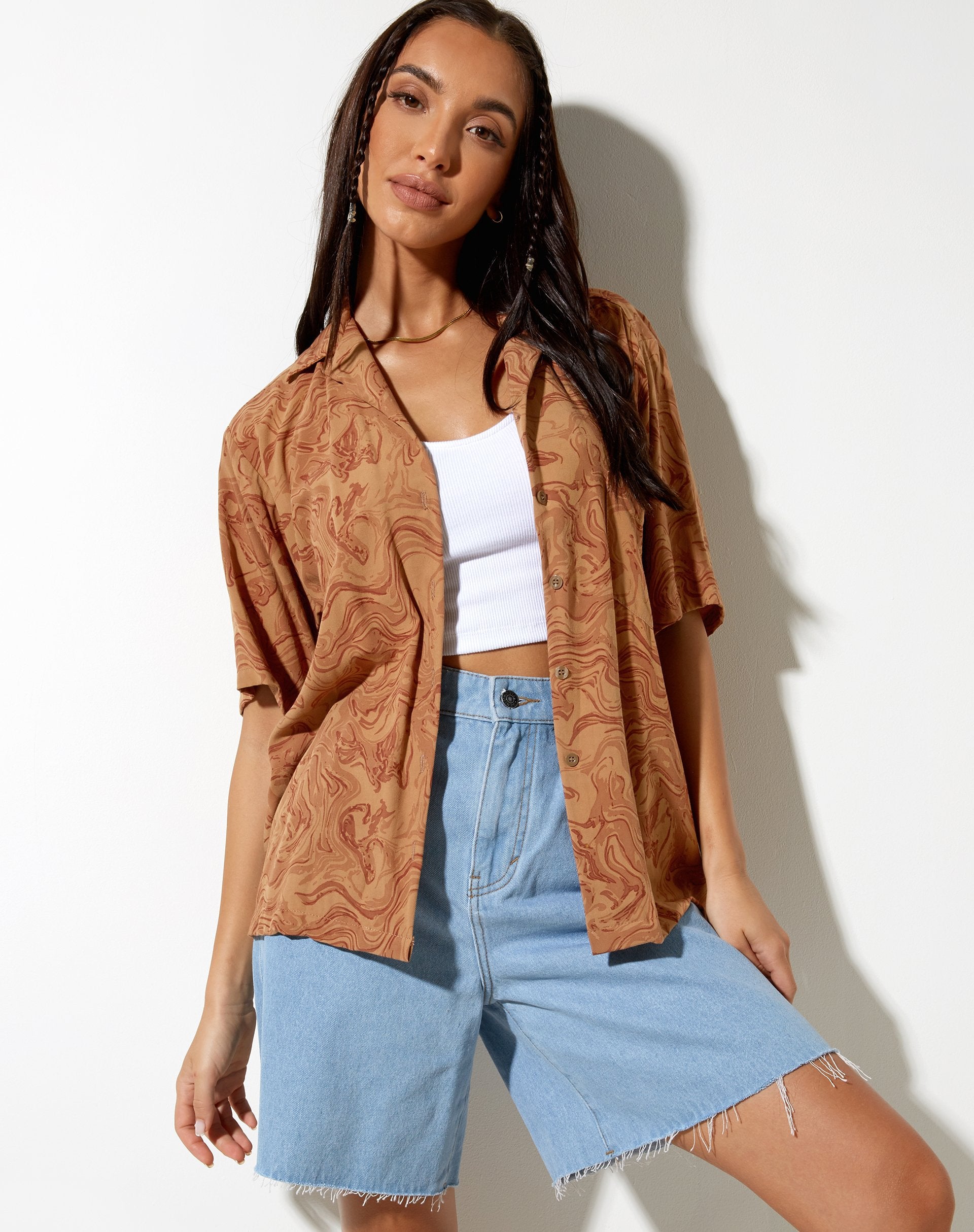 Immagine di Camicia hawaiana in marrone marmorizzato fluido