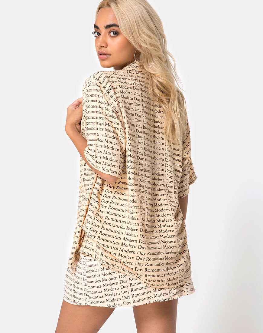 Camicia hawaiana in nude romantico moderno