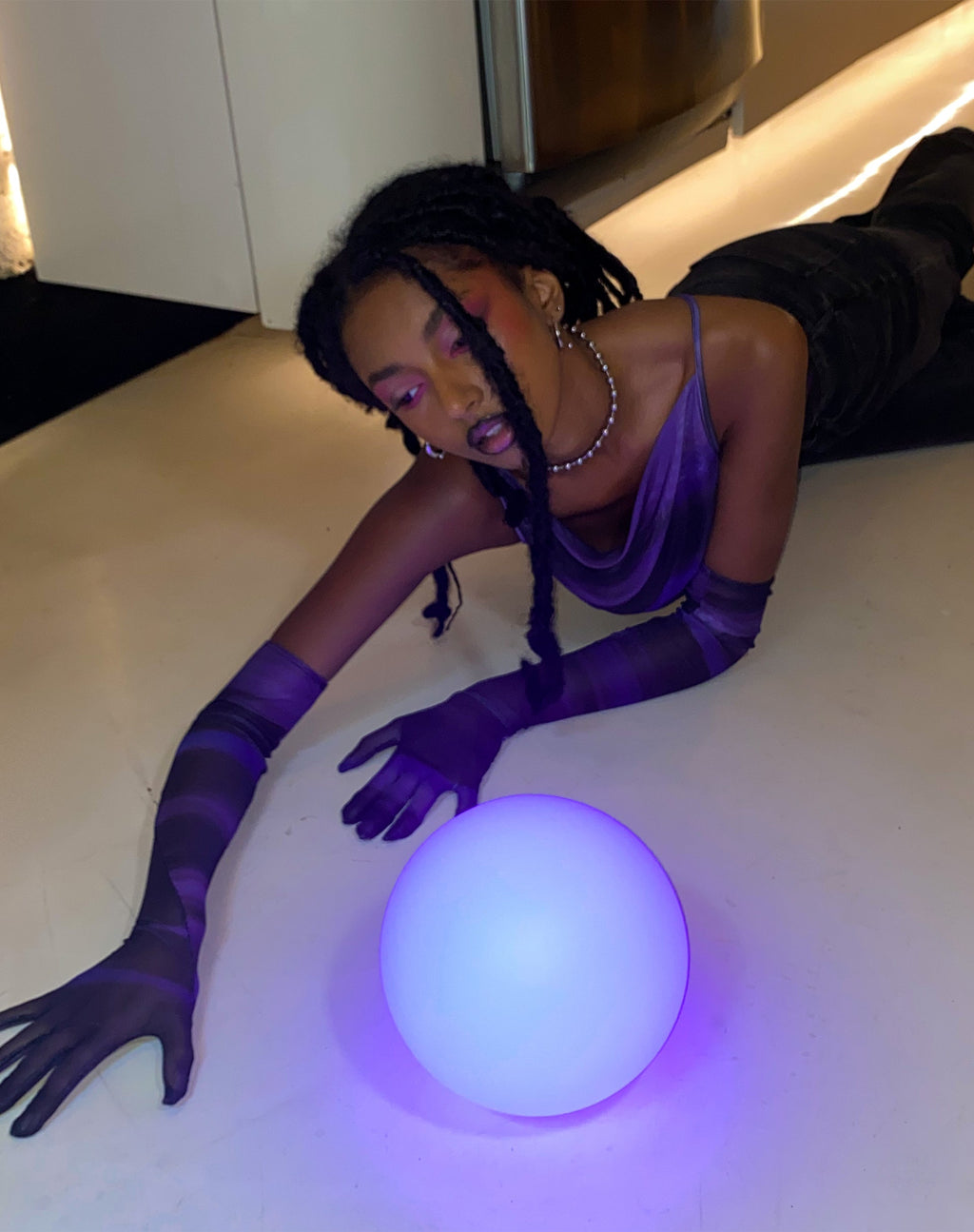 Guanti Alora in Cosmic Melt
