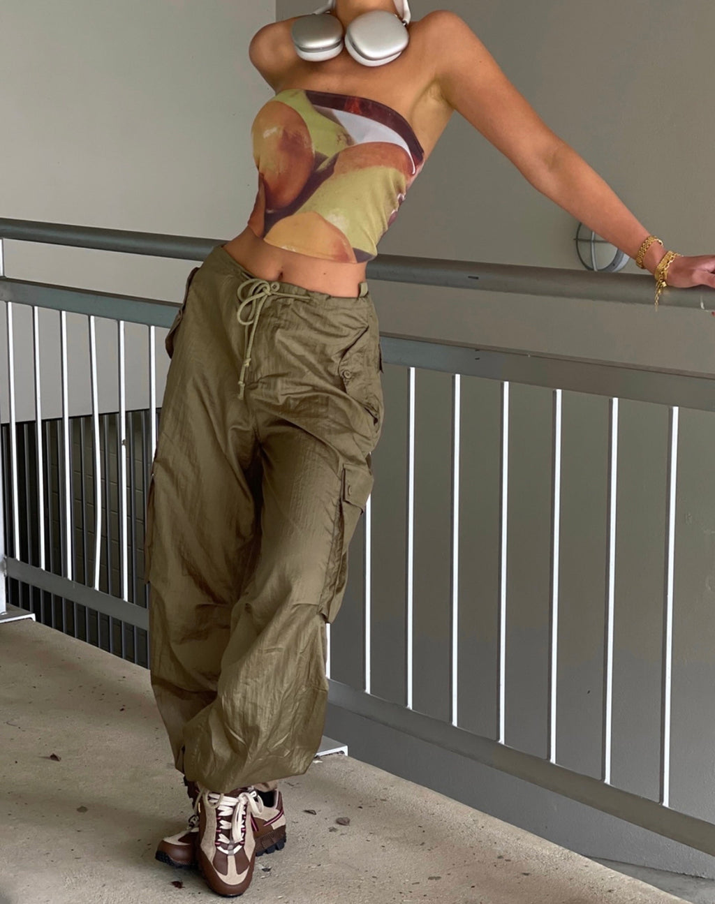 Cuties - Pantaloni cargo a gamba larga in argento e oro