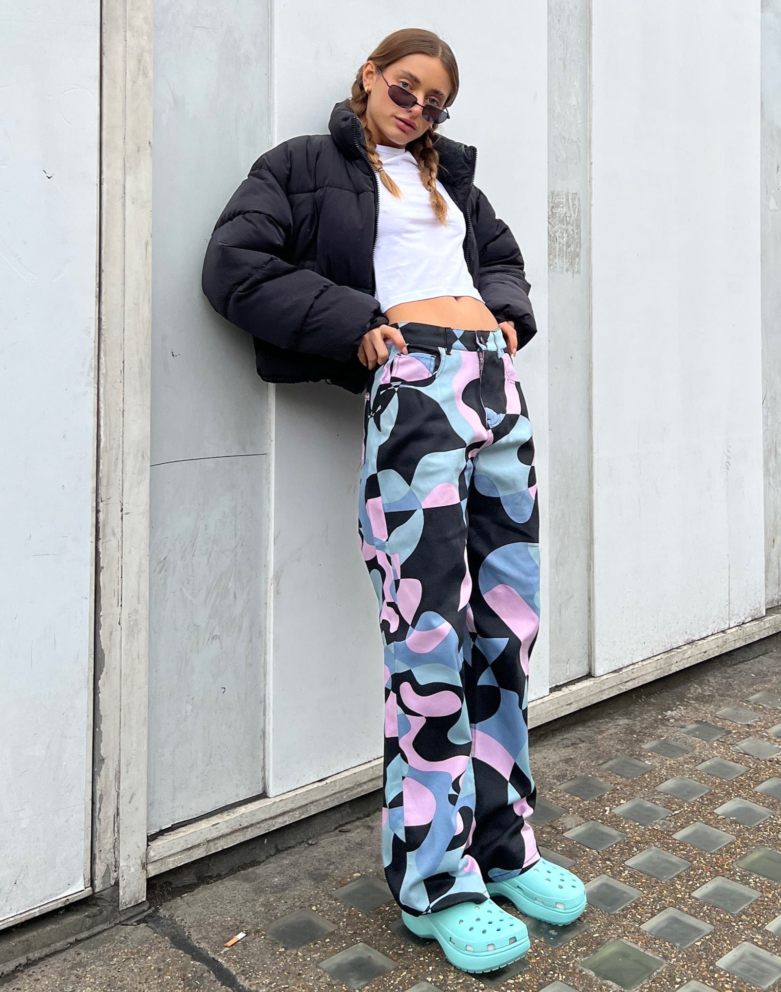 Jeans Parallel in viola astratto