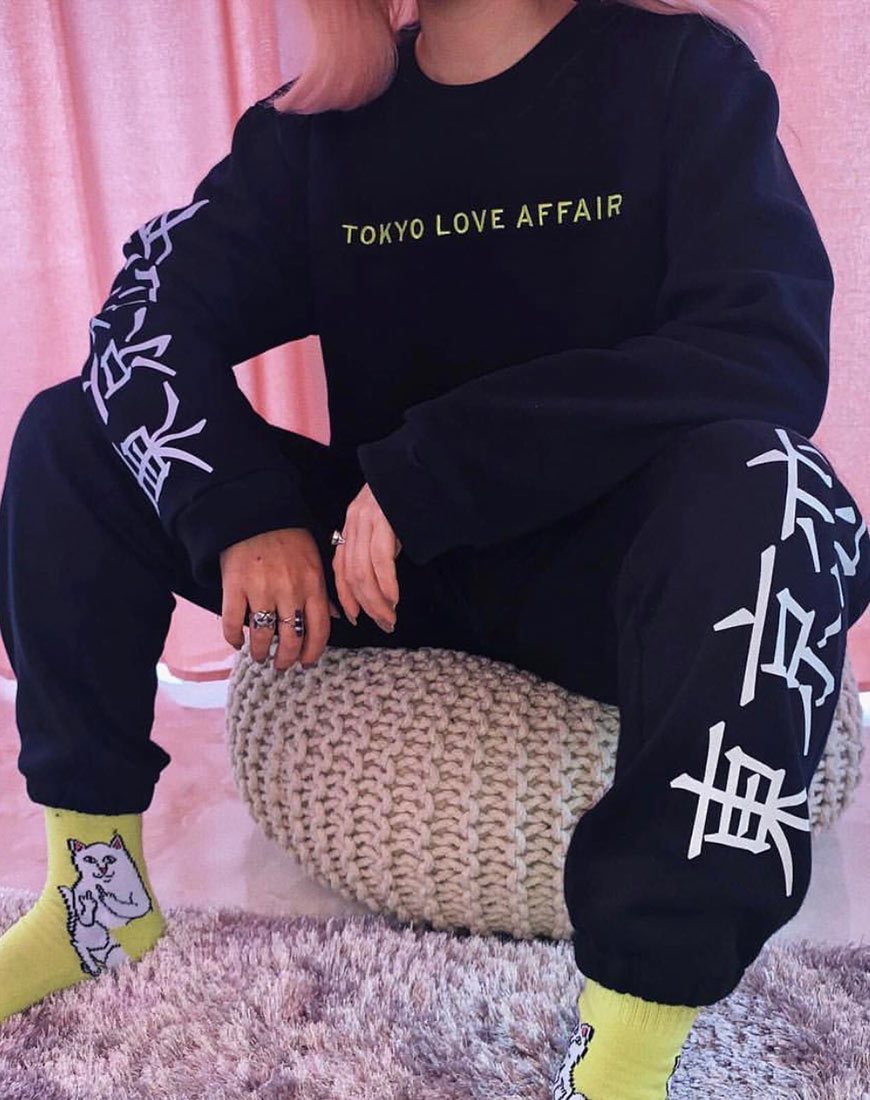 Immagine di Gocea Crop Top in Nero Tokyo Love Symbol