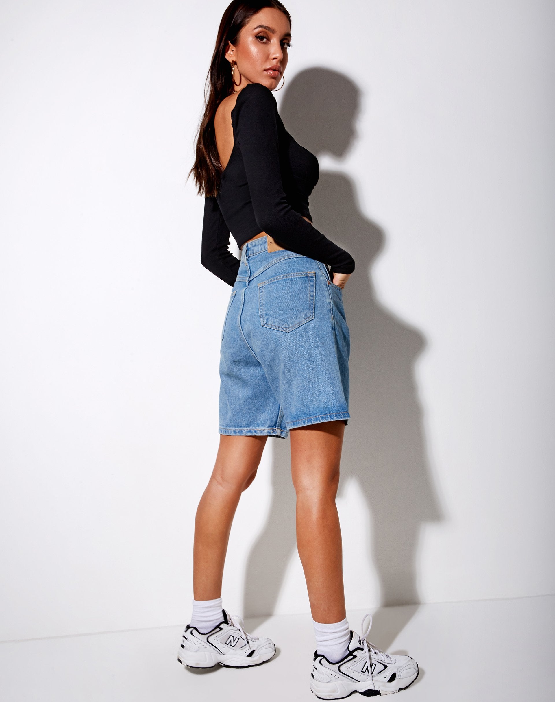 Immagine di Inalo Crop Top a costine nero