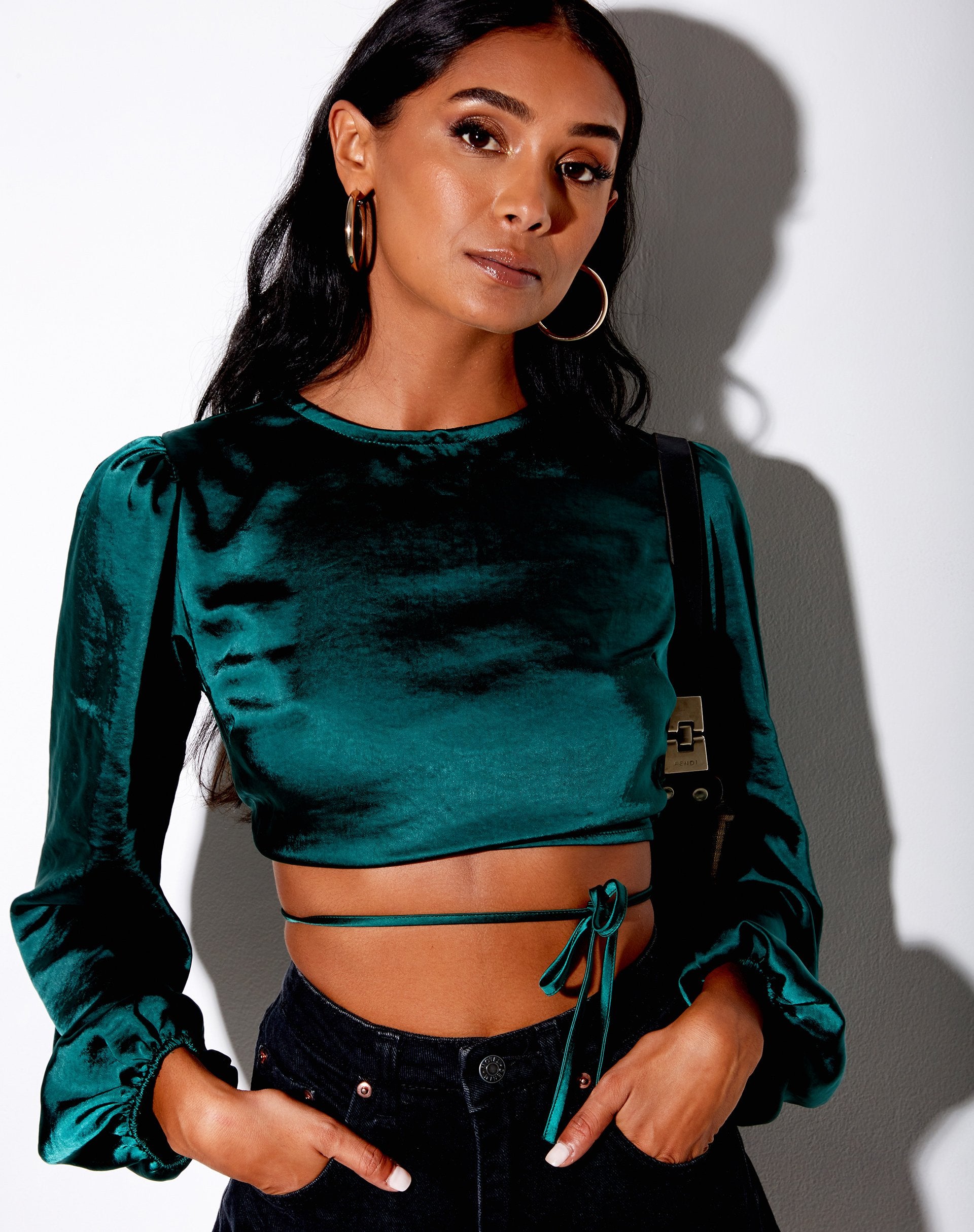 Immagine di Irisia Crop Top in raso verde bosco