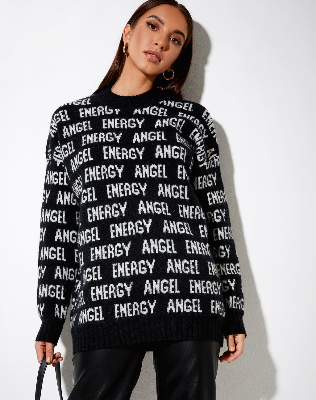 Maglione Iskov in nero con Angel Energy in avorio