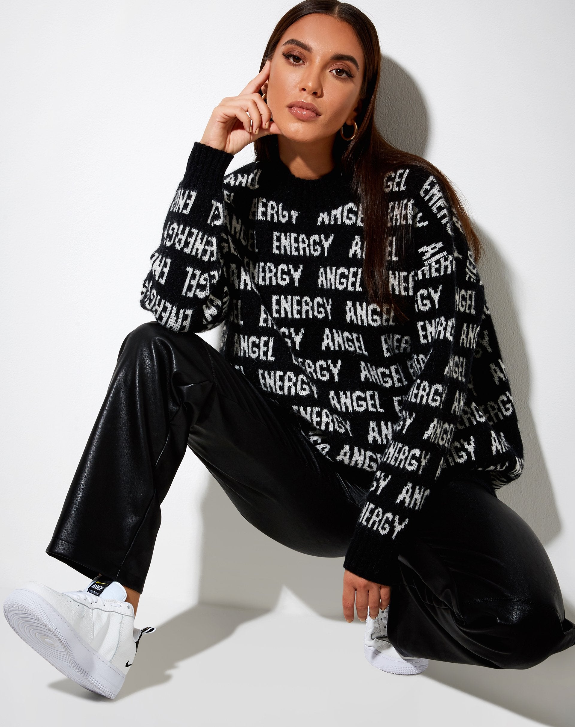 Immagine di Iskov Jumper in nero con Angel Energy avorio