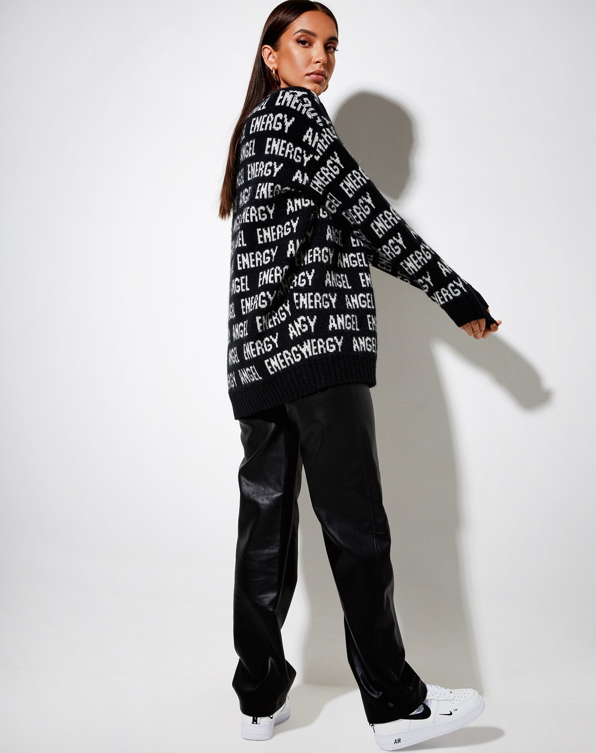 Immagine di Iskov Jumper in nero con Angel Energy avorio