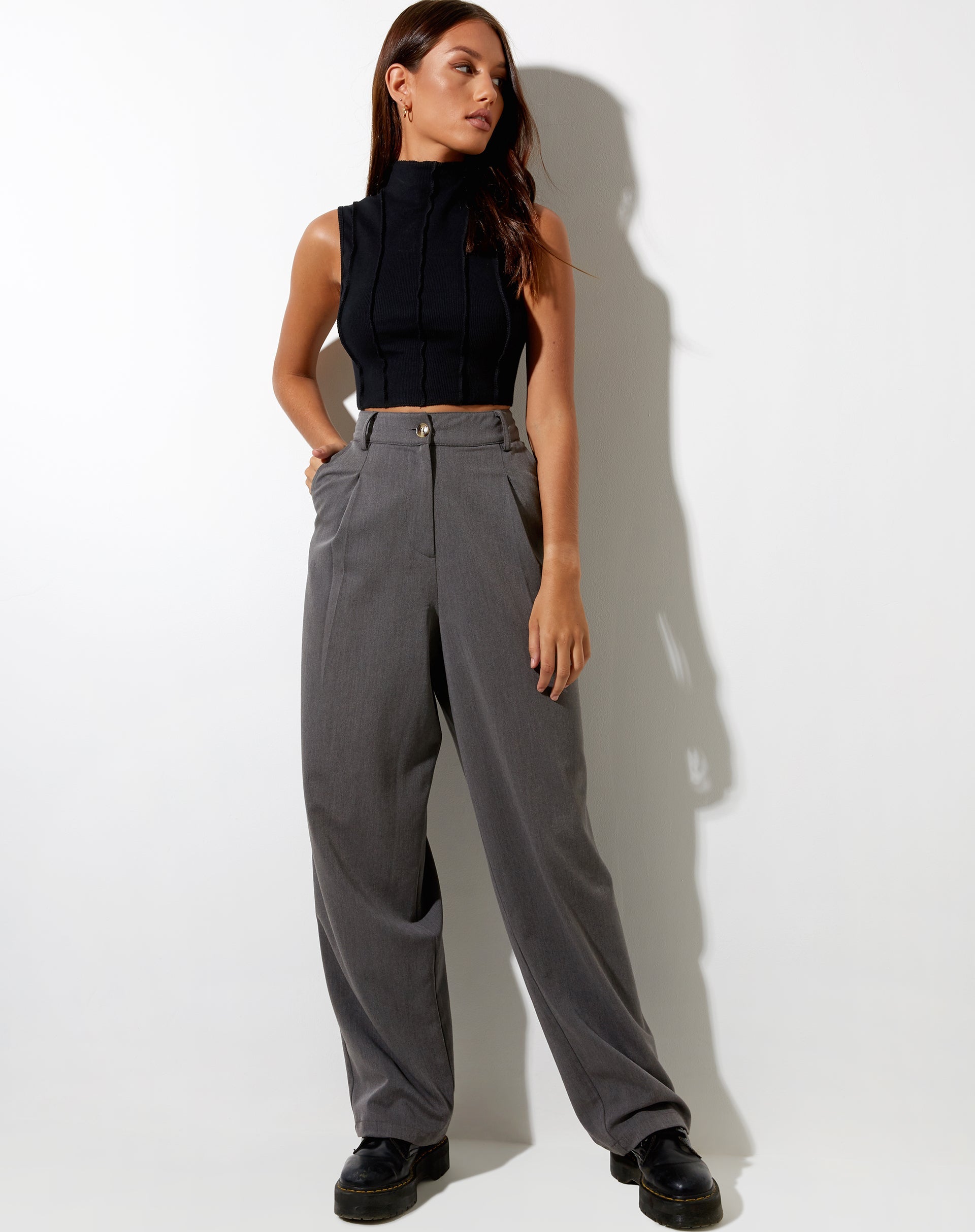 Immagine di Ivy Gilet Top in Rib Black con cuciture nere