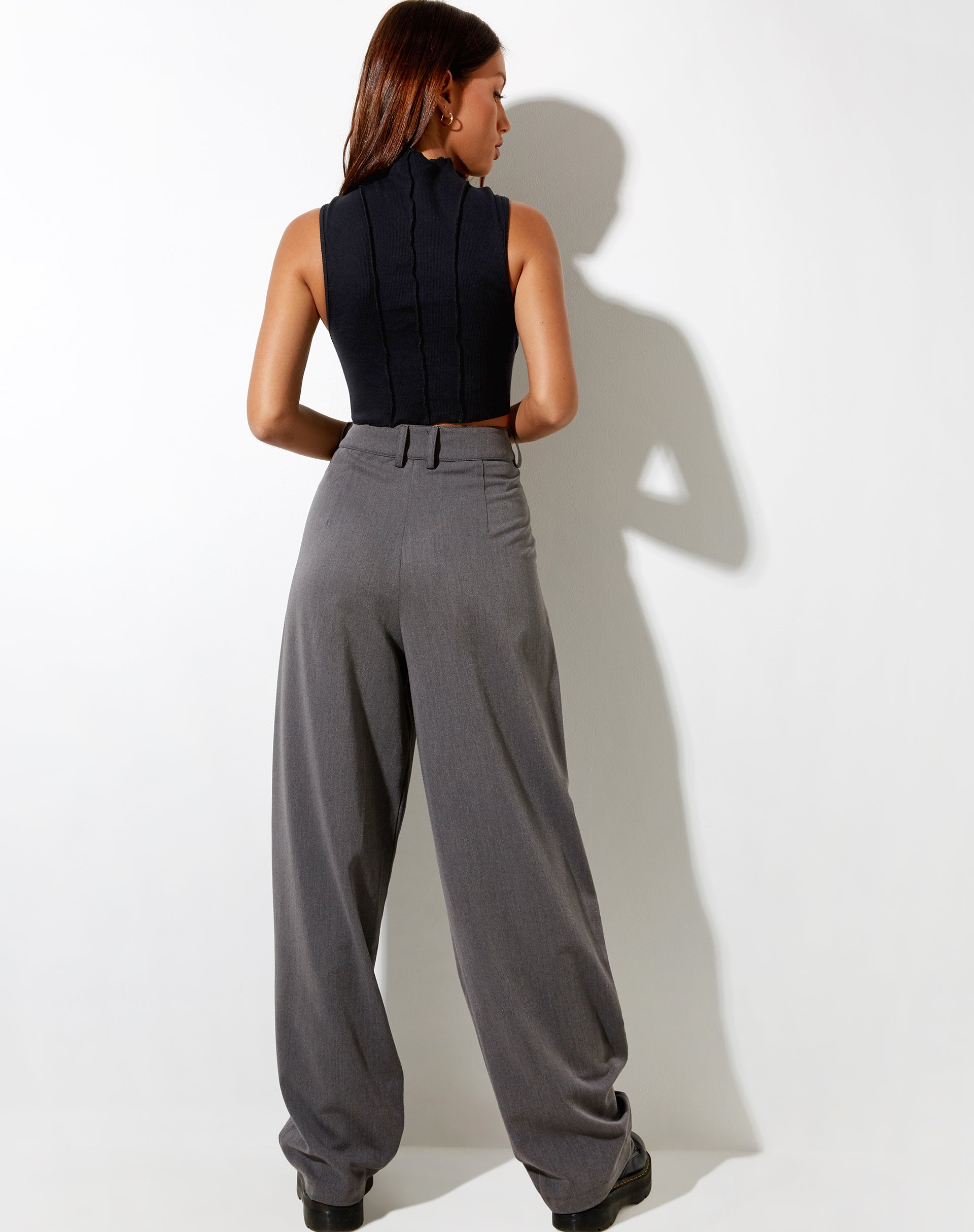 Immagine di Ivy Gilet Top in Rib Black con cuciture nere