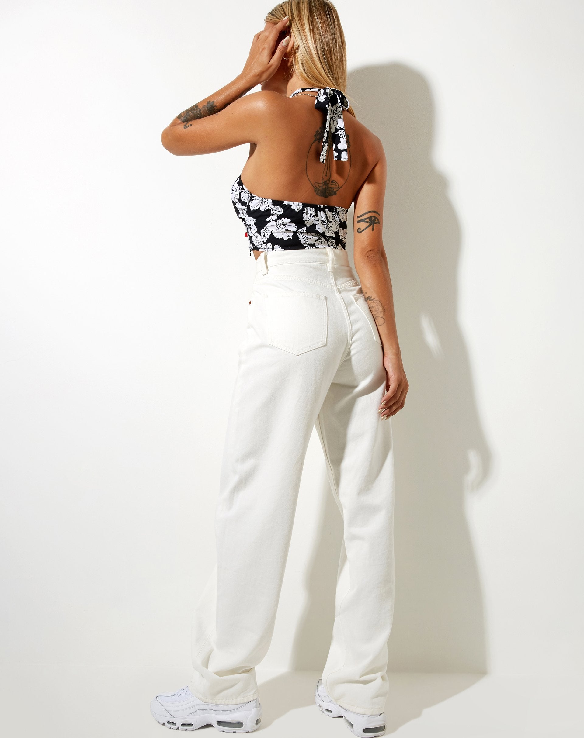 Immagine di Jalva Crop Top in bianco e nero per le vacanze
