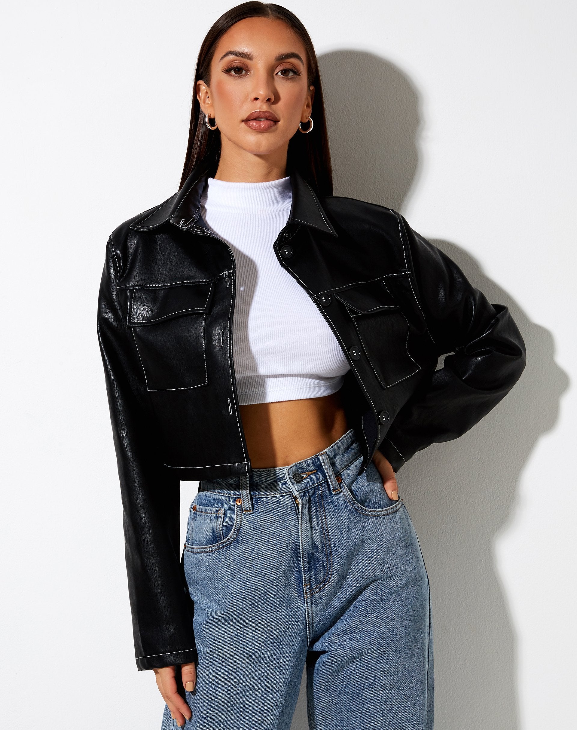 Immagine della camicia Jayla in PU nero con punto bianco