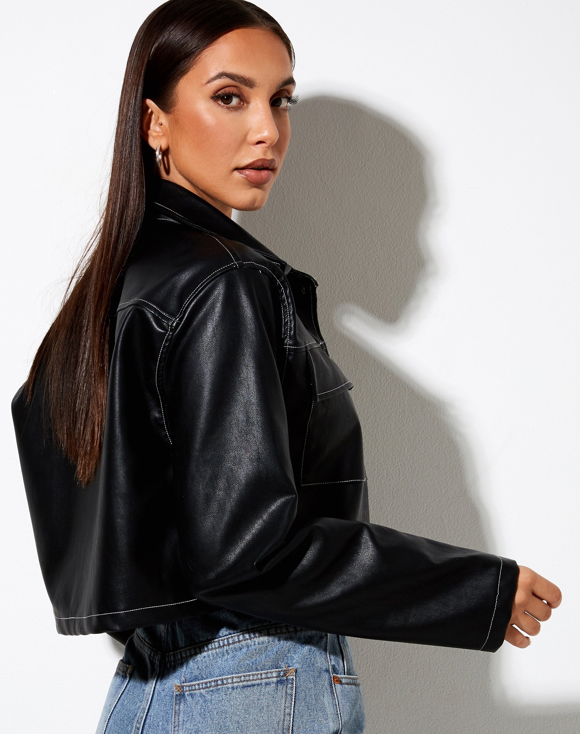 Immagine della camicia Jayla in PU nero con punto bianco