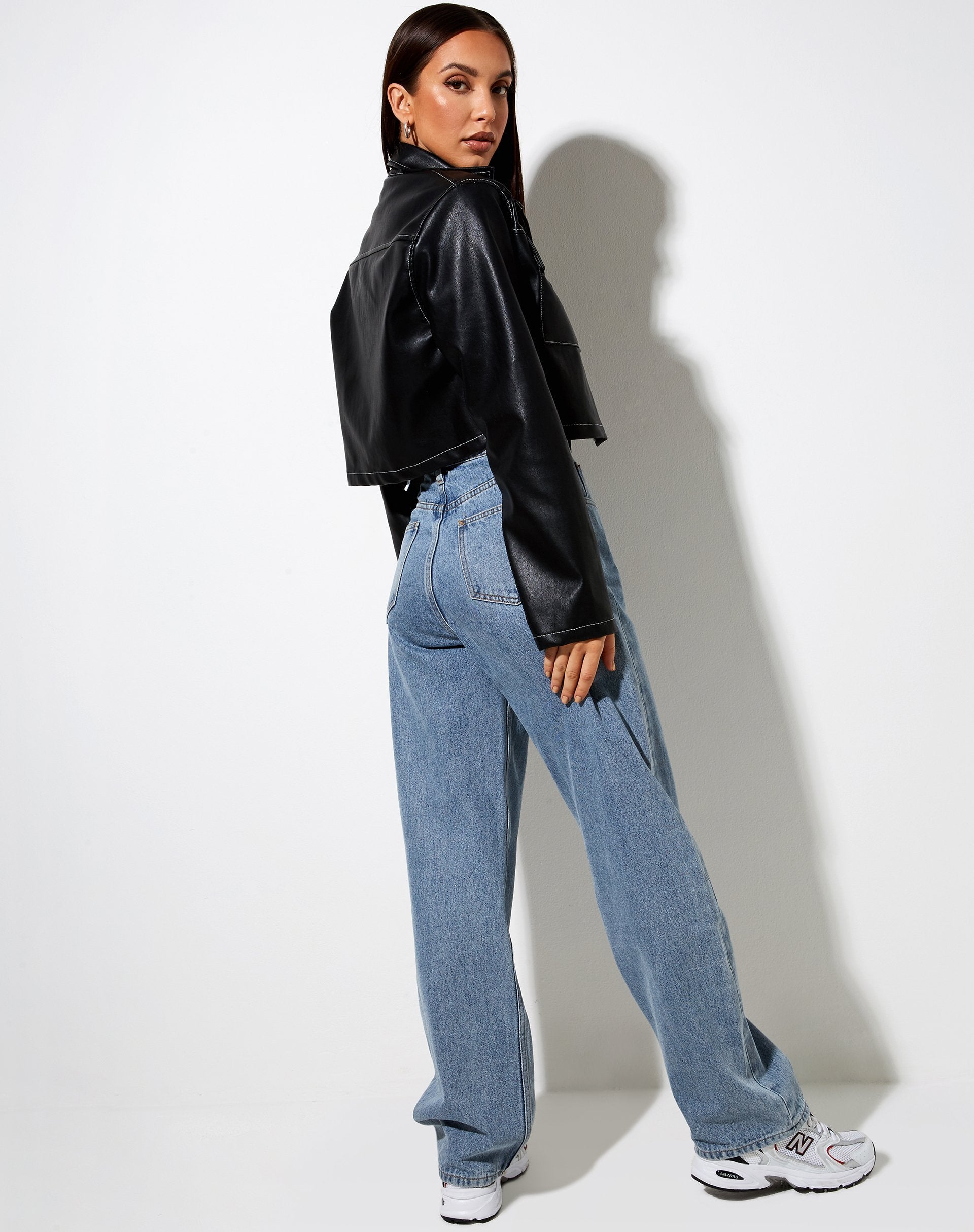 Immagine della camicia Jayla in PU nero con punto bianco