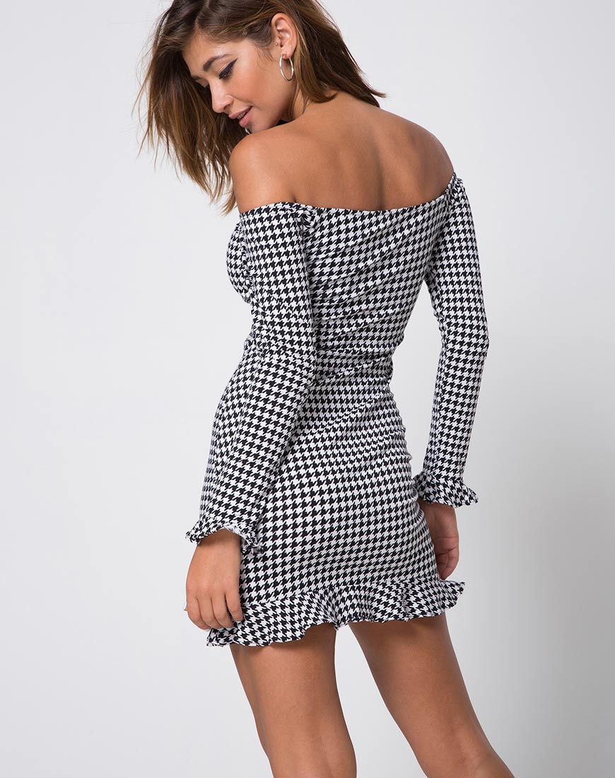 Jazzie - Vestito fuori spalla in Dogtooth