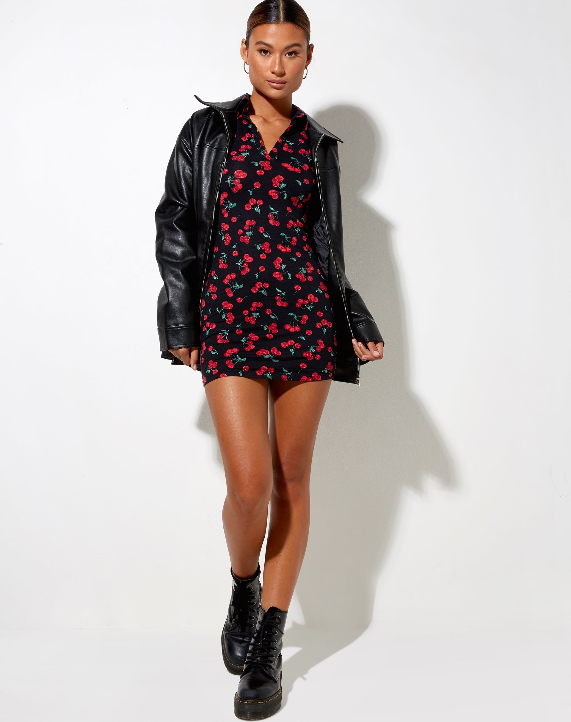 Immagine di Jeeves T-Shirt Dress in Cherries Nero
