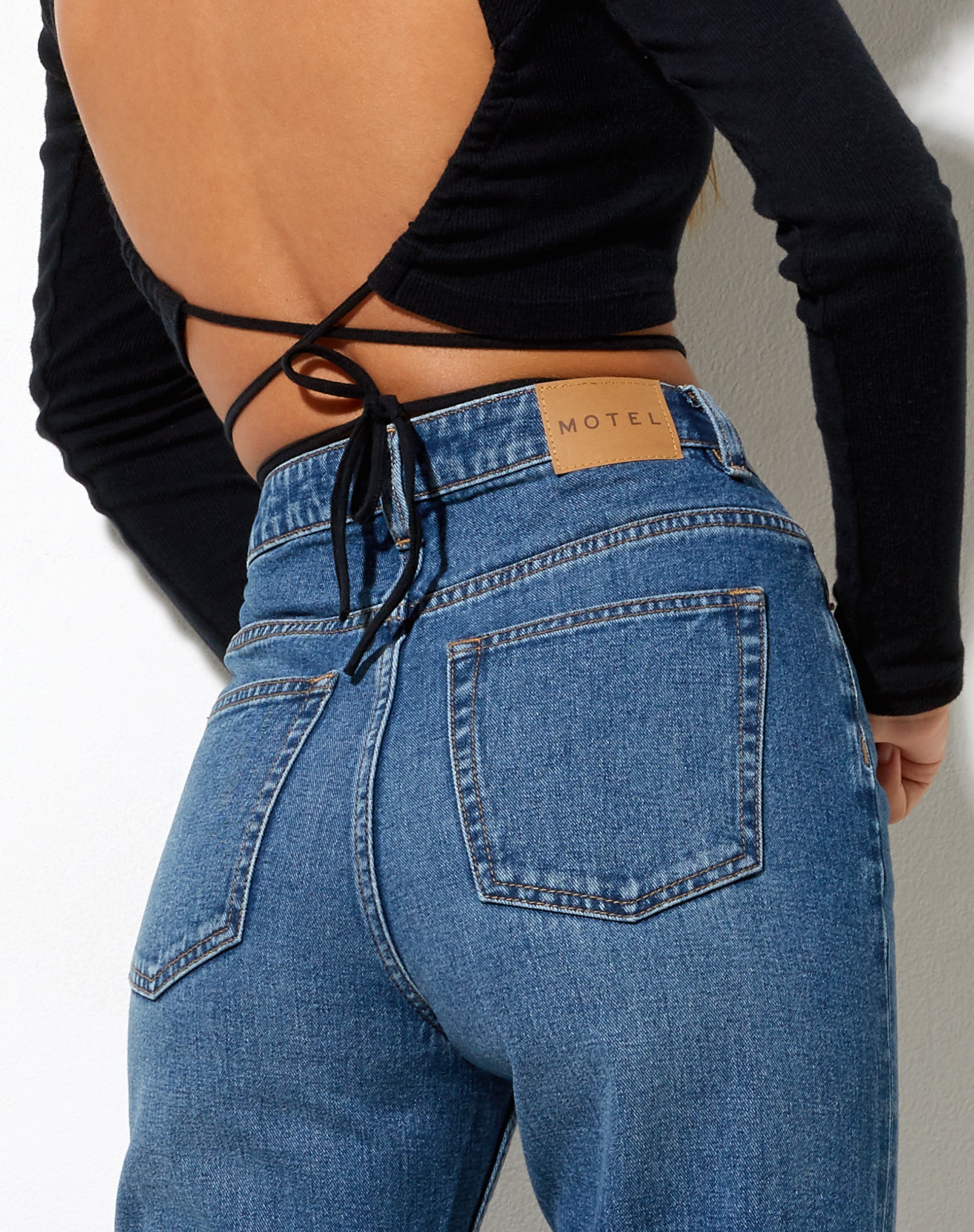 Immagine dei jeans Jess in lavaggio medio