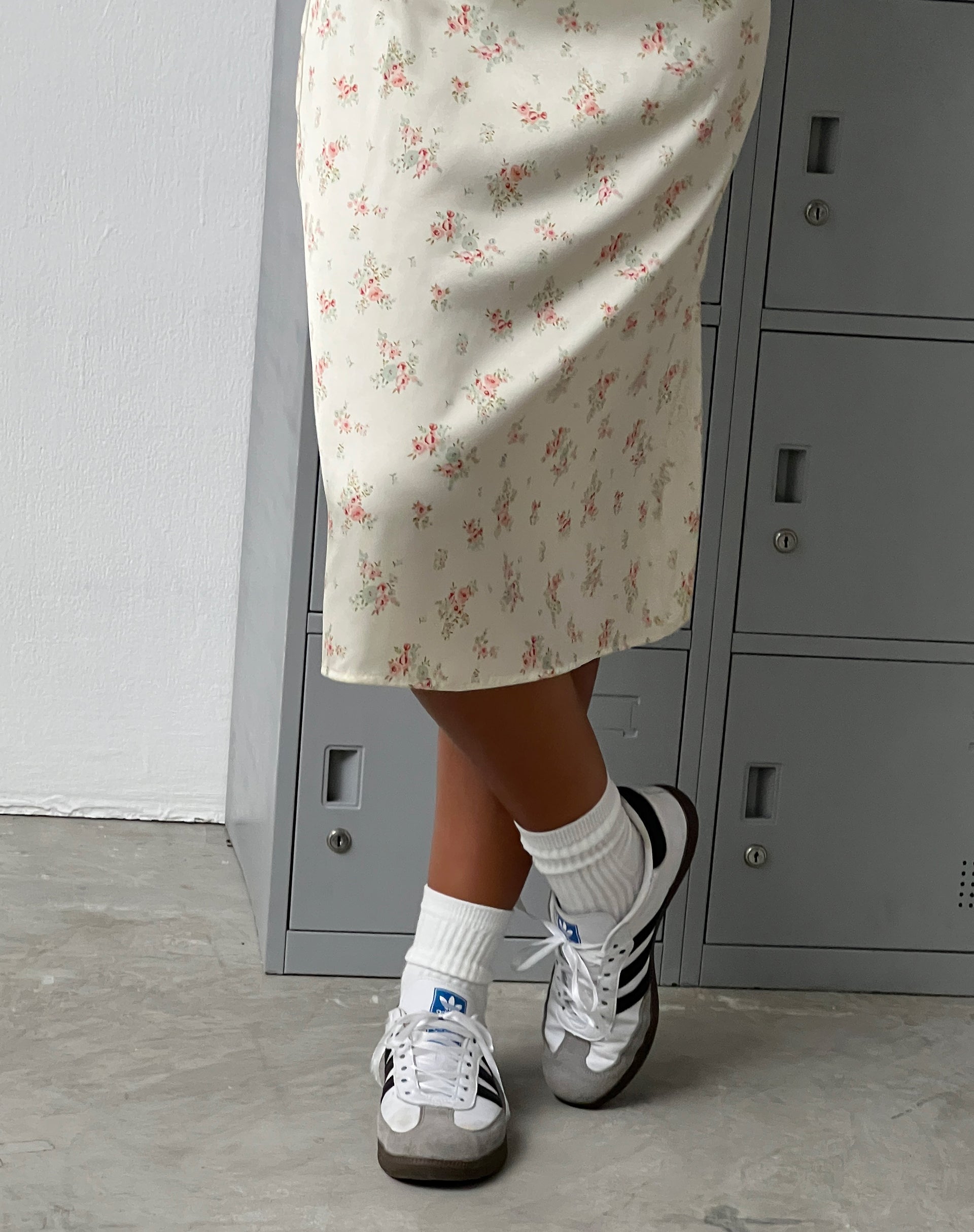 Immagine di Jinora Midi Dress in Raso Vintage Rose Garland