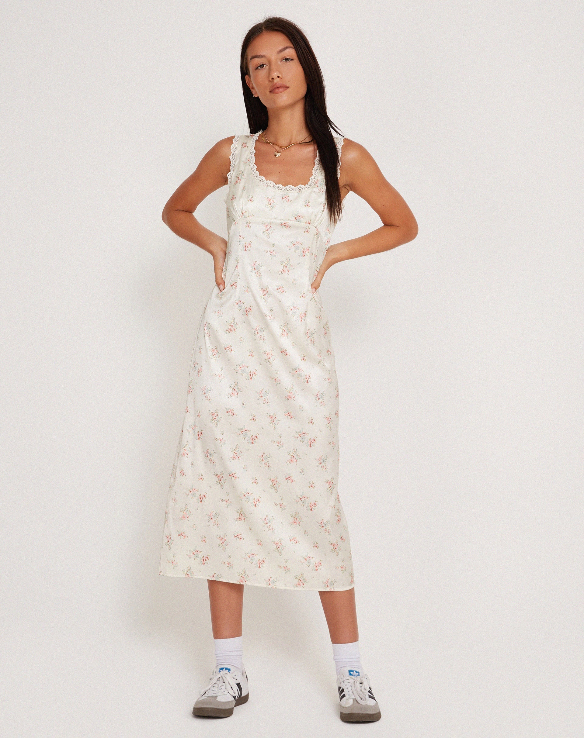 Immagine di Jinora Midi Dress in Raso Vintage Rose Garland