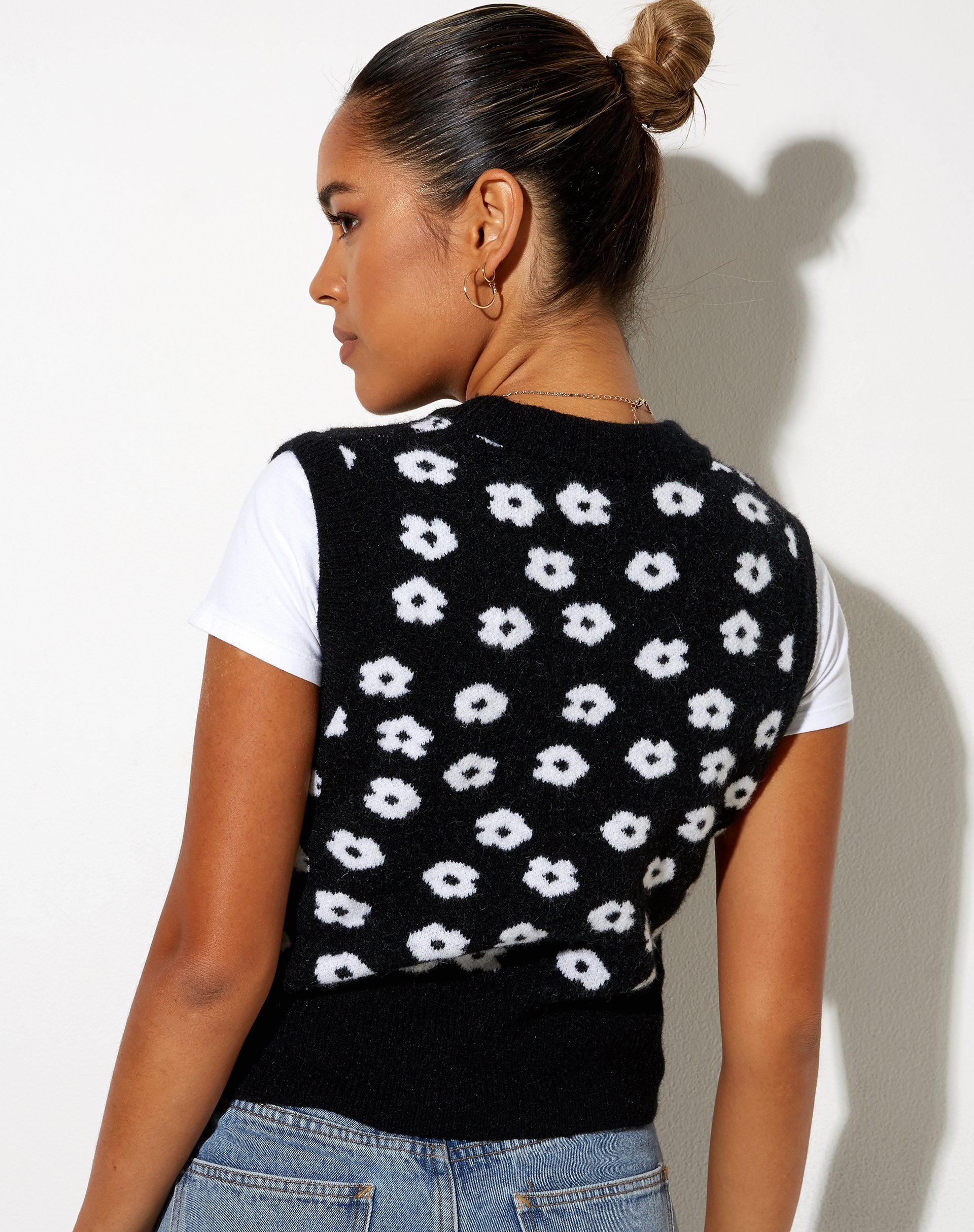 Immagine di Joker Gilet Top in maglia nera Daisy White