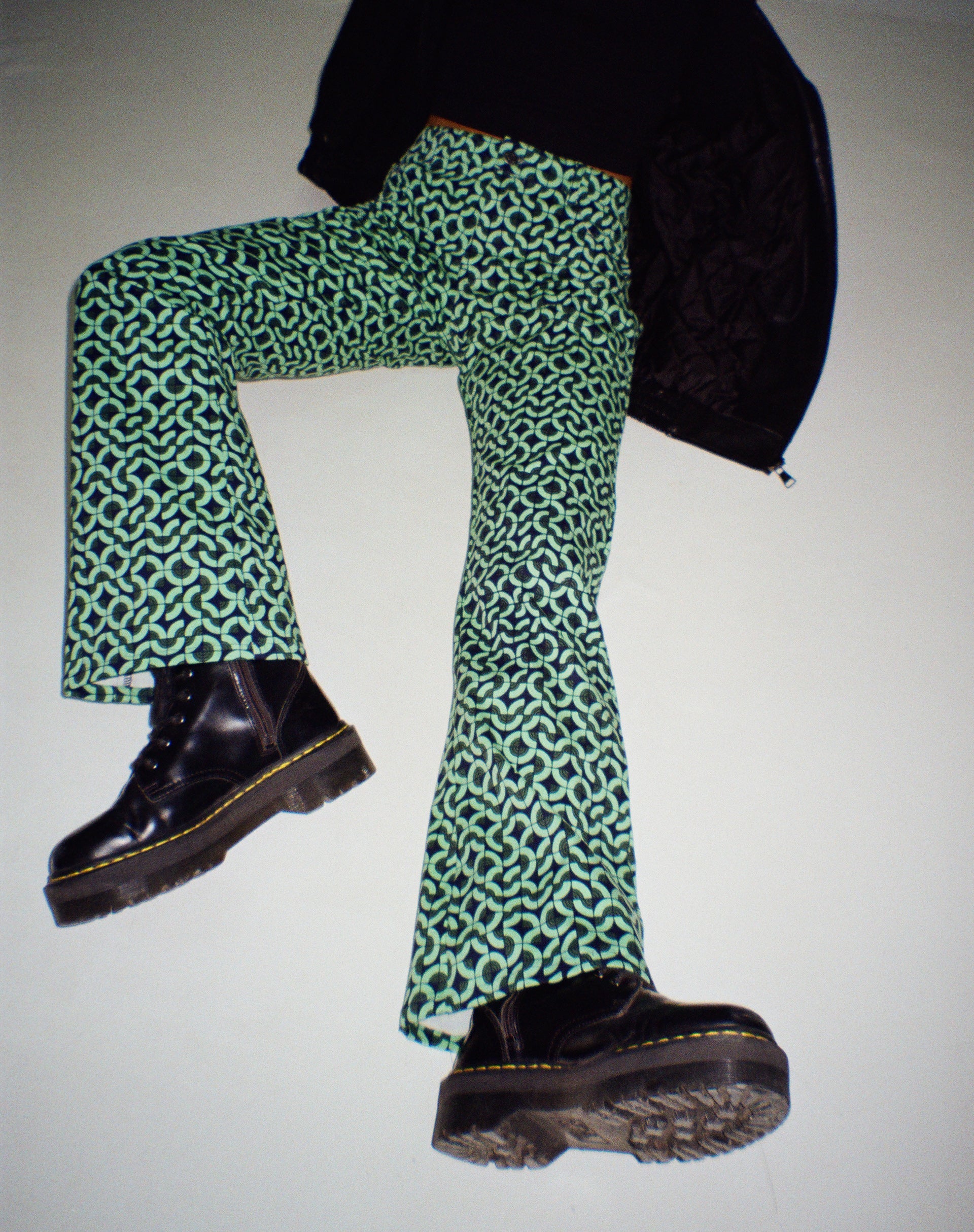 immagine dei pantaloni Jopan in verde piastrella retrò