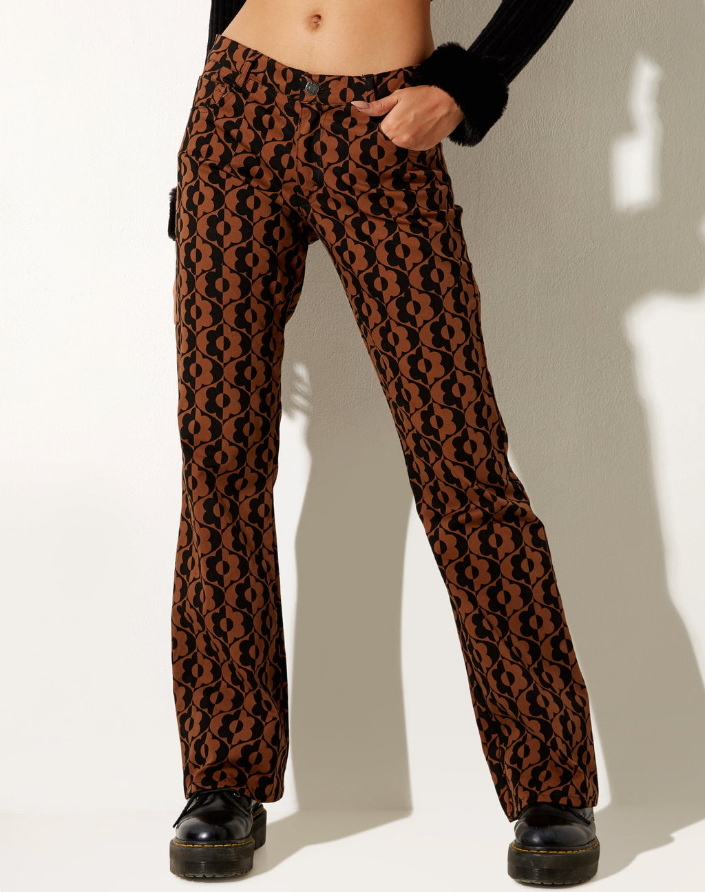 Pantaloni svasati Jopan in Wavy Flower Brown