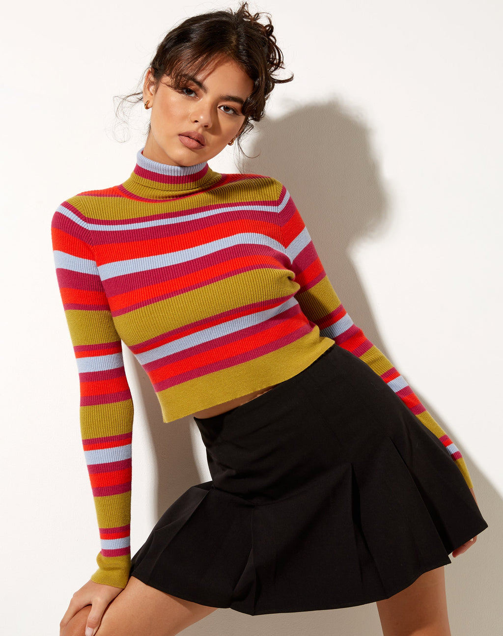 Top Josea a righe in arancione, viola e blu.