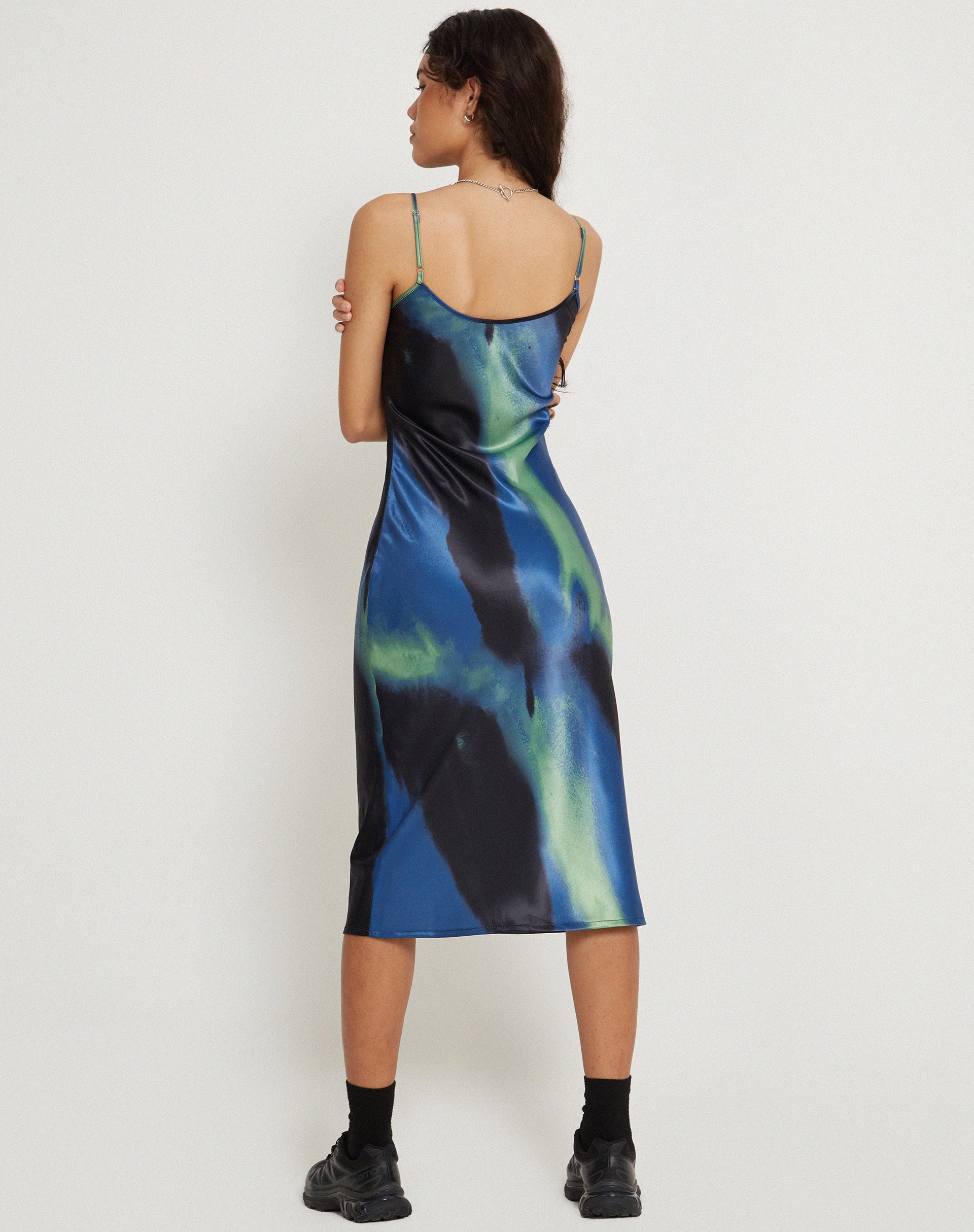immagine di Juvina Midi Dress in Satin Watercolour Navy