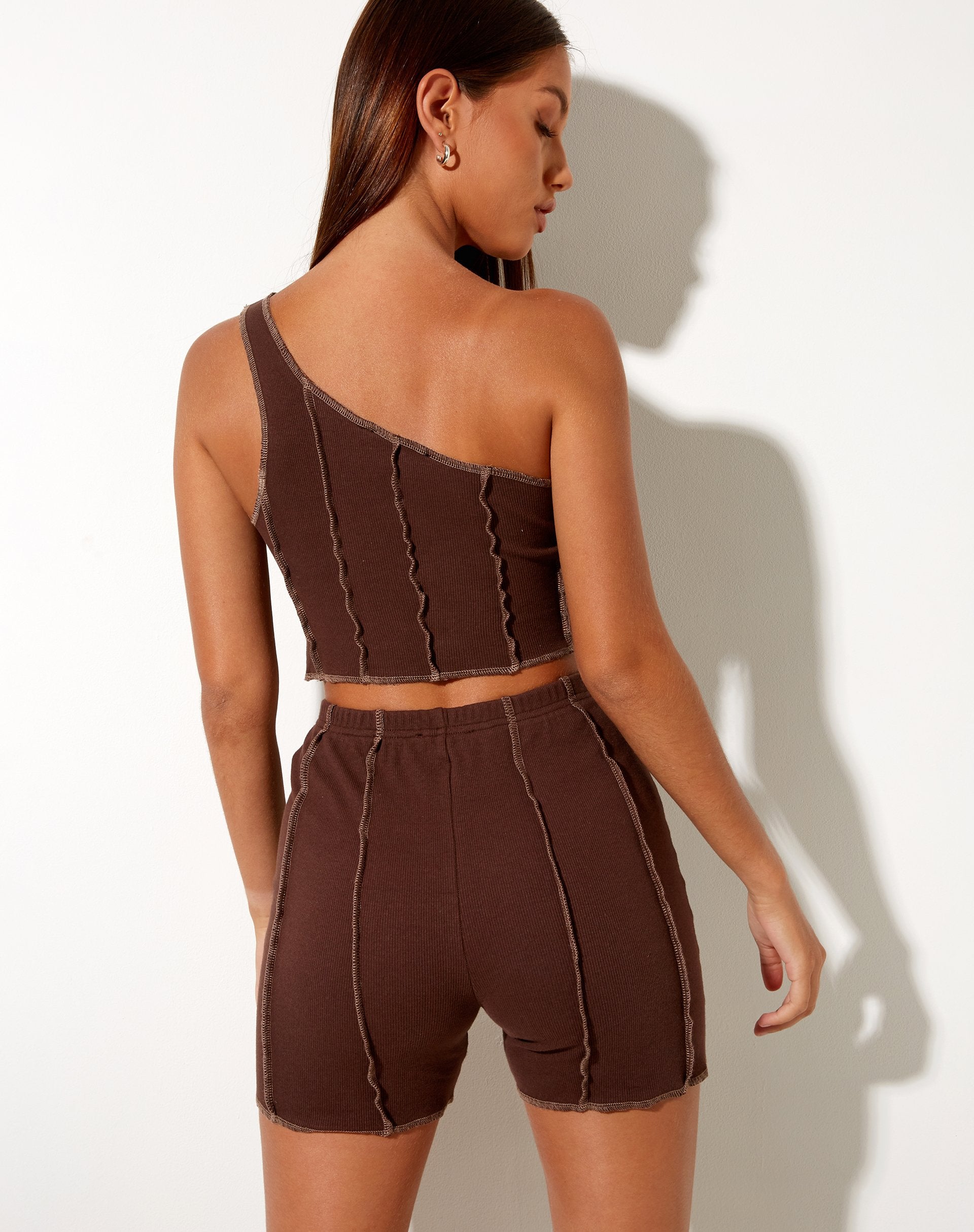 Immagine di Kala Short in Rib Deep Mahogany con cuciture marroni