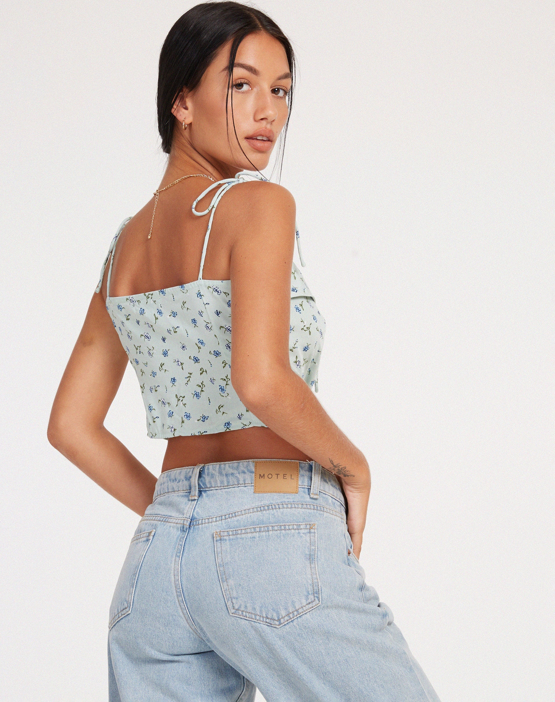 immagine di Kali Cami Top in Pretty Petal Green