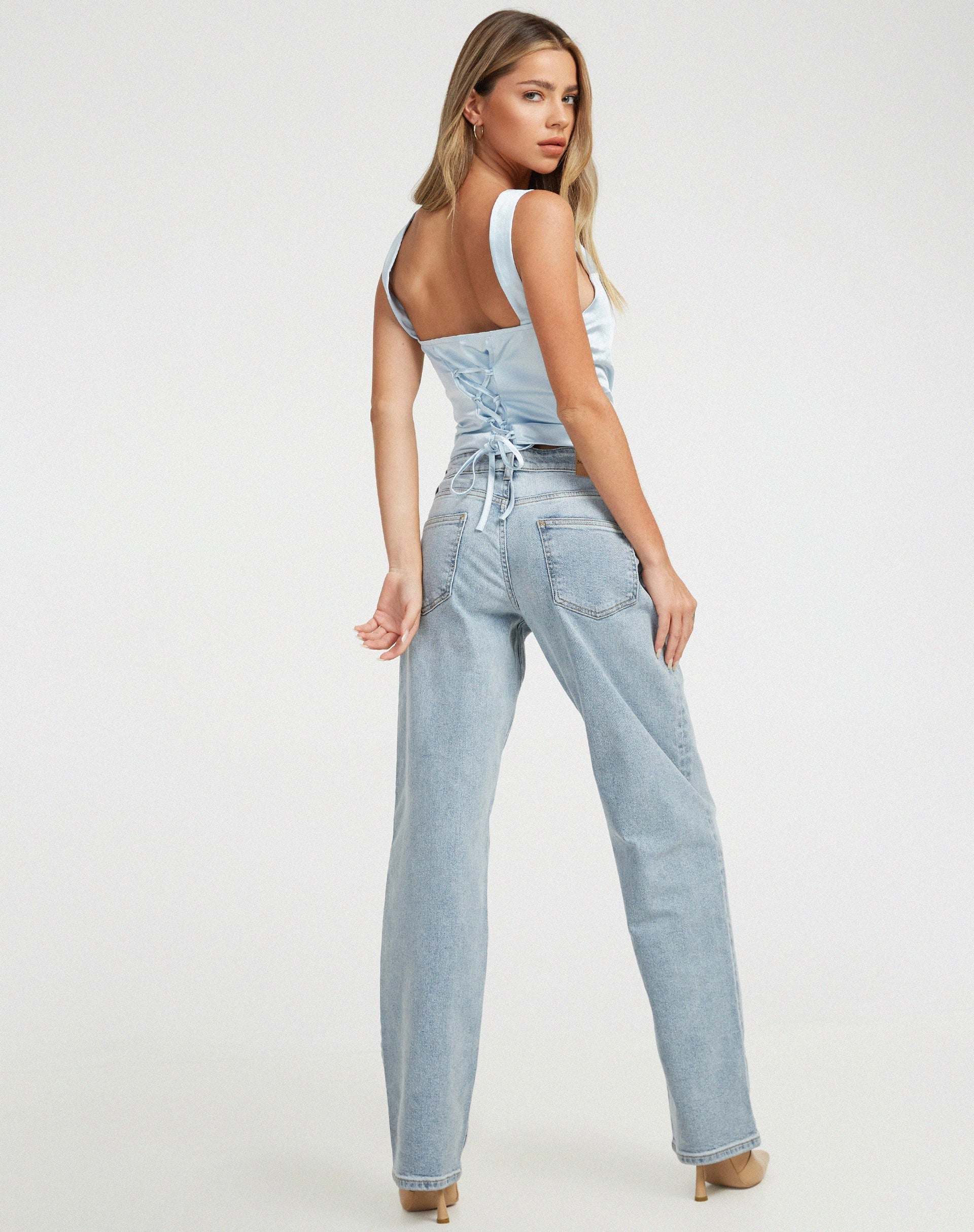 immagine di Kanaya Top in satin blu ghiaccio