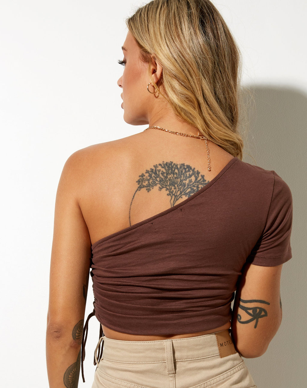 Kara Crop Top in lycra color mogano profondo
