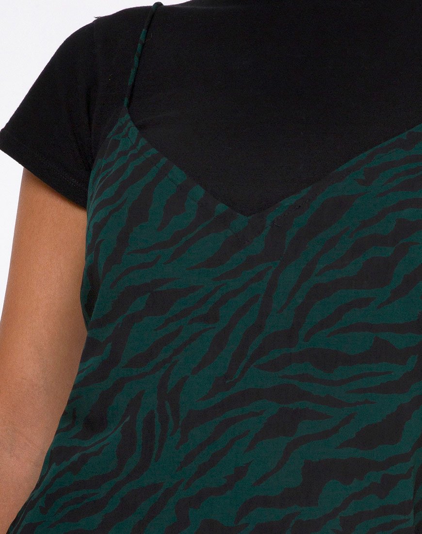 Immagine di Katya Mini Dress in 90s Zebra Forest Green