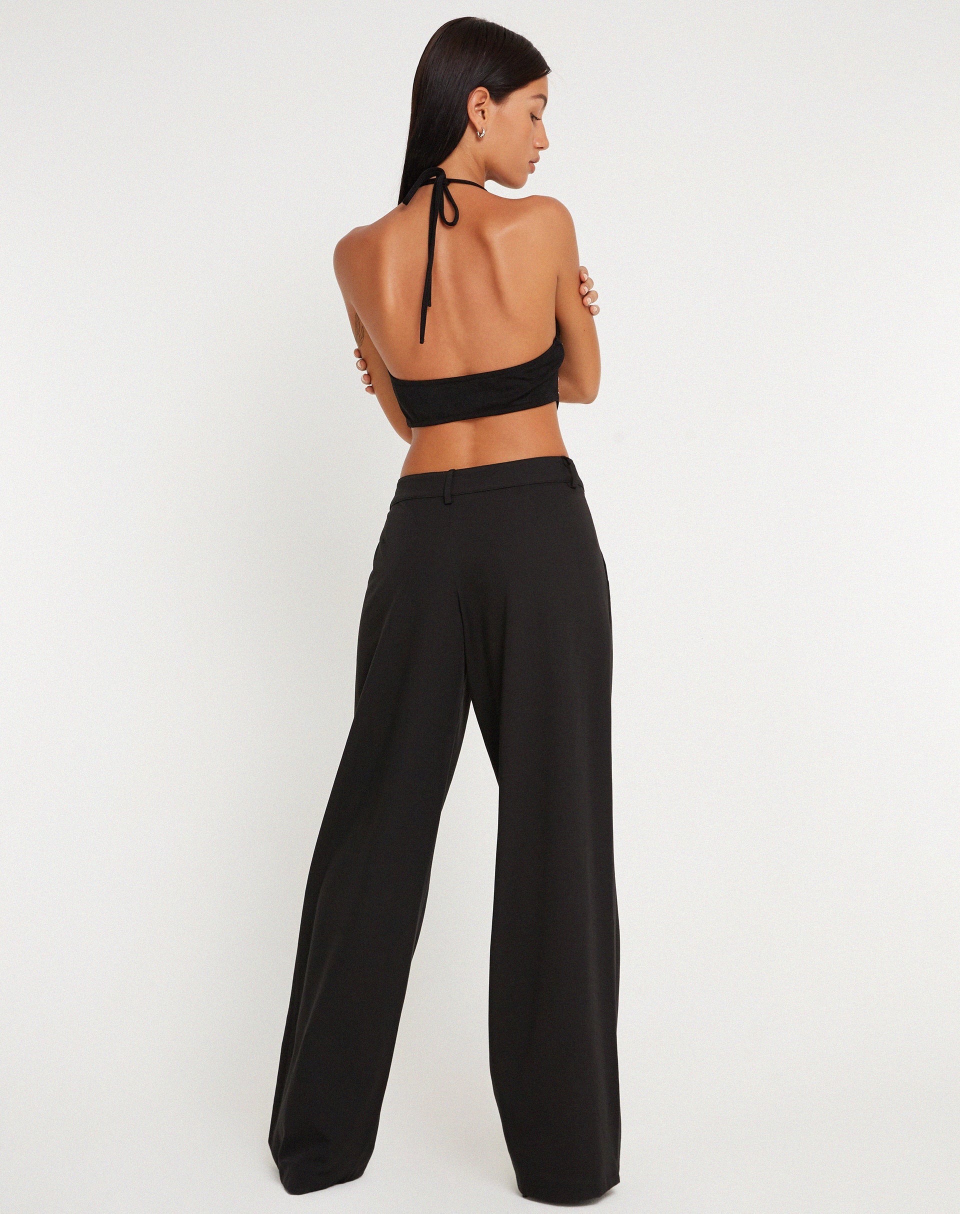 immagine di Ketida Crop Top con scollo a mezzaluna in diamante nero