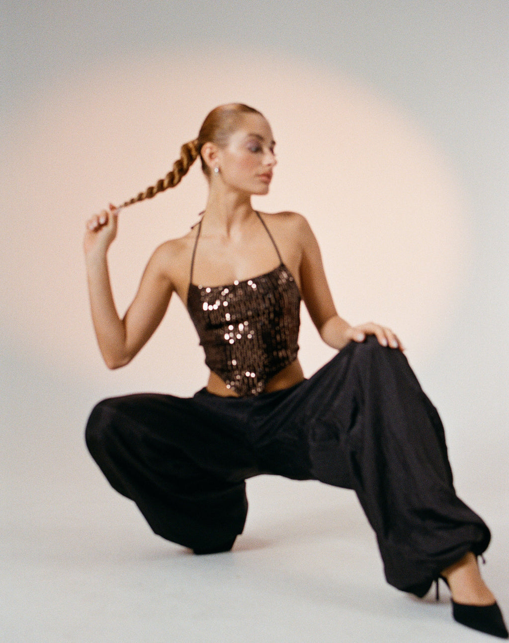 Ketida Crop Top in drappeggio di paillettes rame