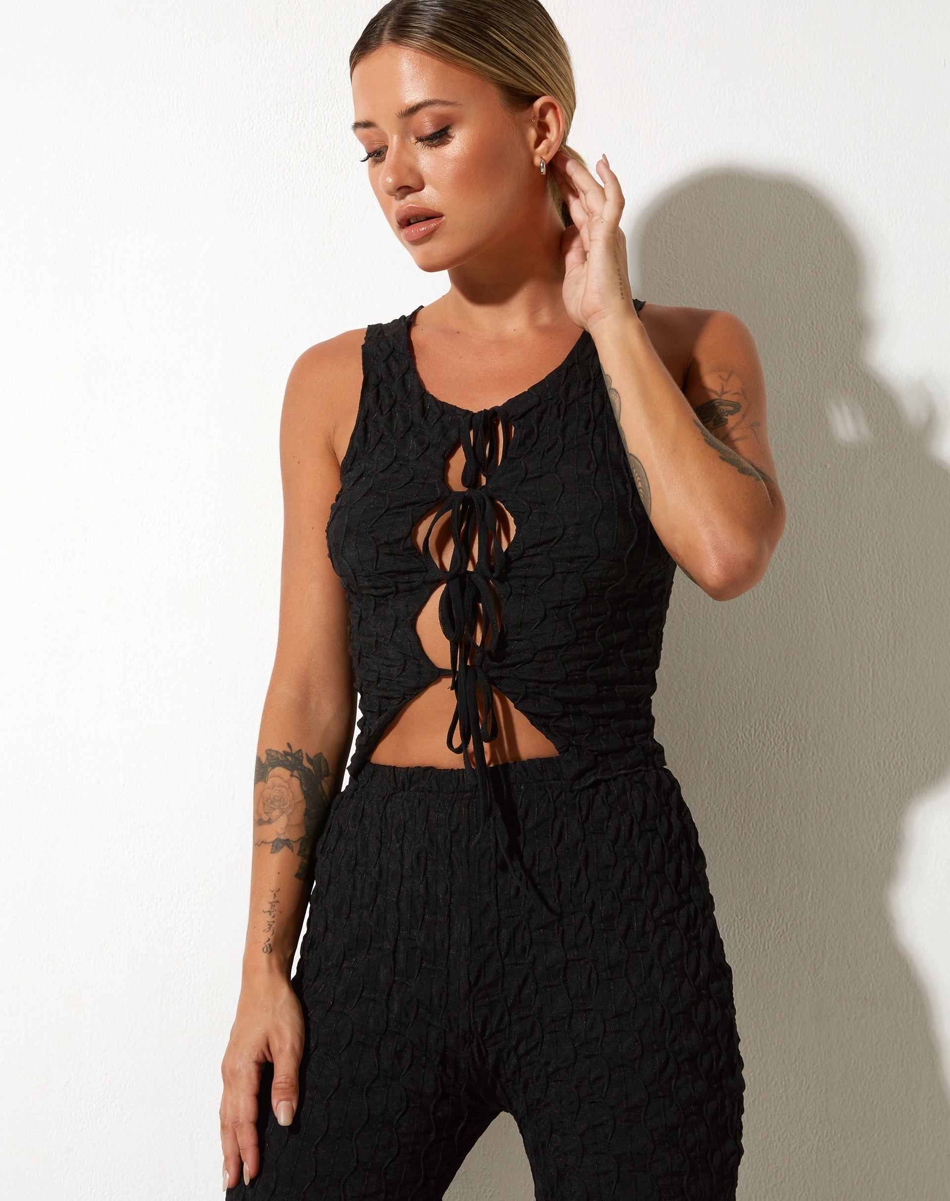 immagine di Kinara Top in maglia a righe nera